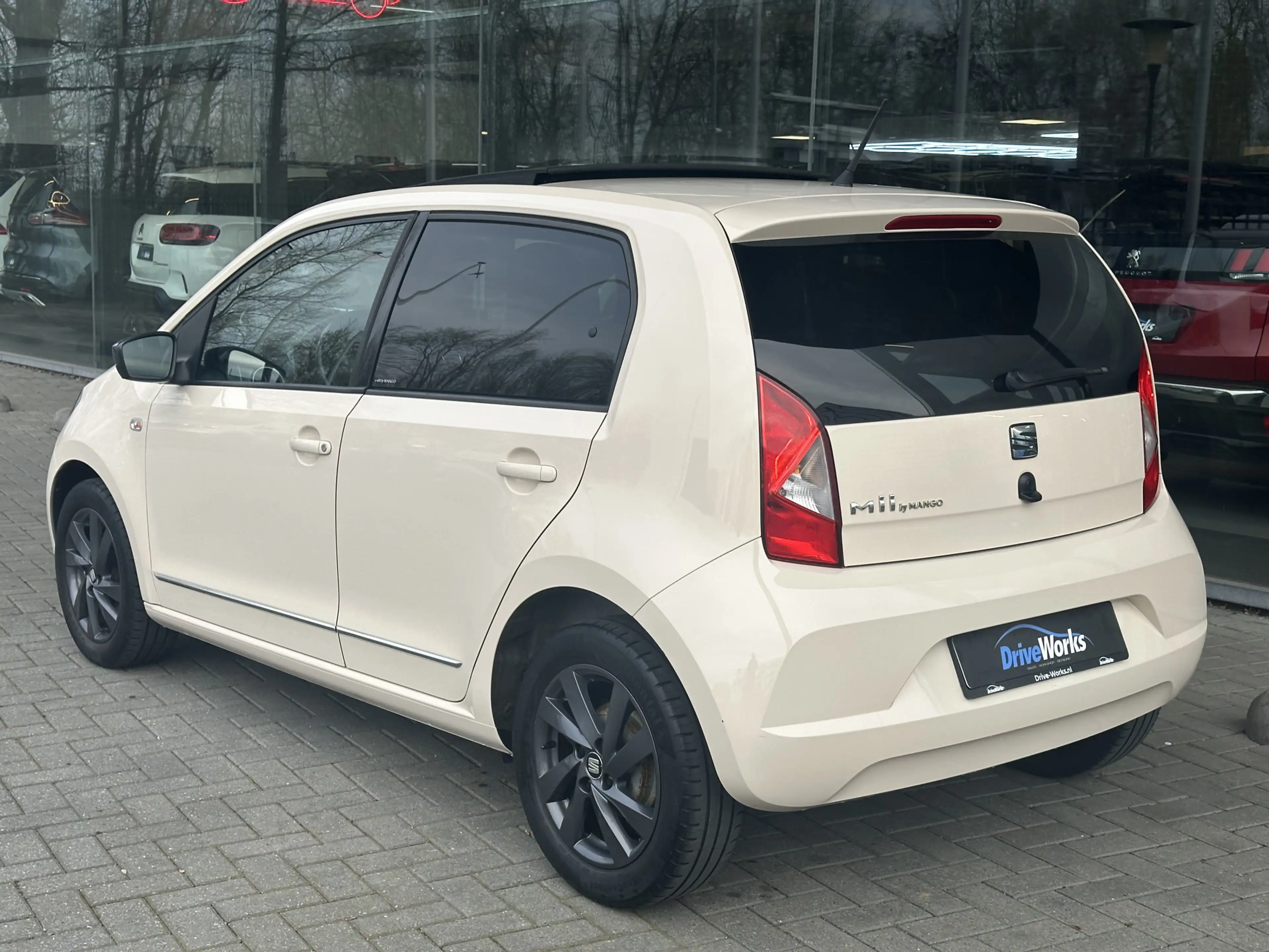 SEAT Mii 1.0 Mii by Mango | Alcantara | Panorama | Leer | I — photo 6
