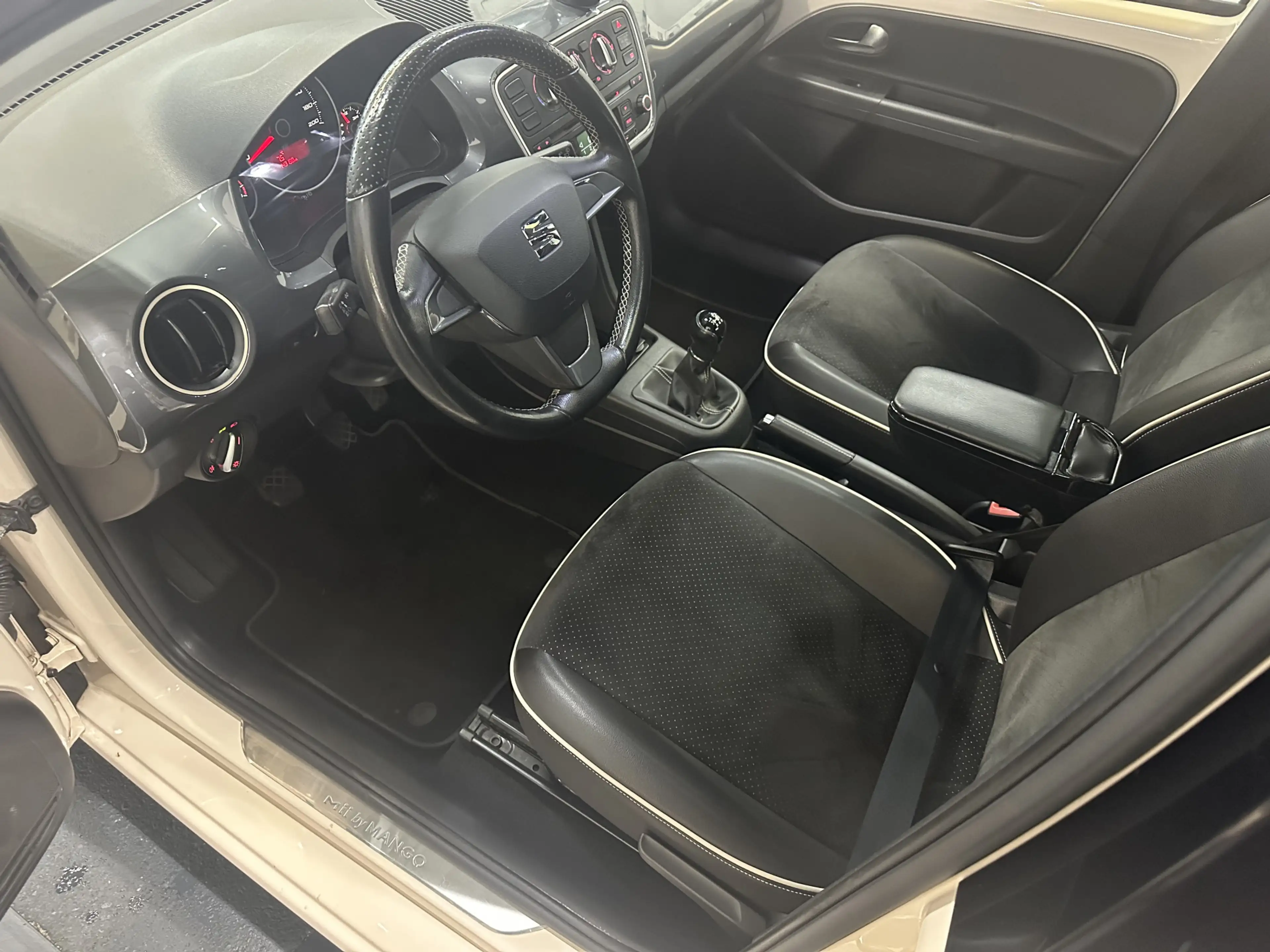 SEAT Mii 1.0 Mii by Mango | Alcantara | Panorama | Leer | I — photo 9