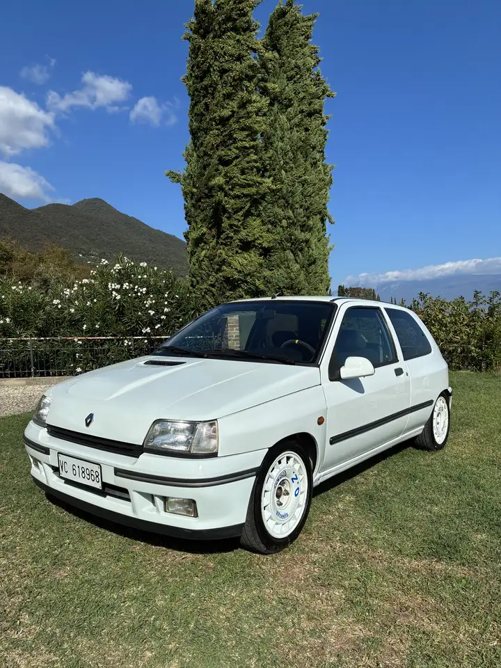 Renault Clio 1.8 16v, foto 2