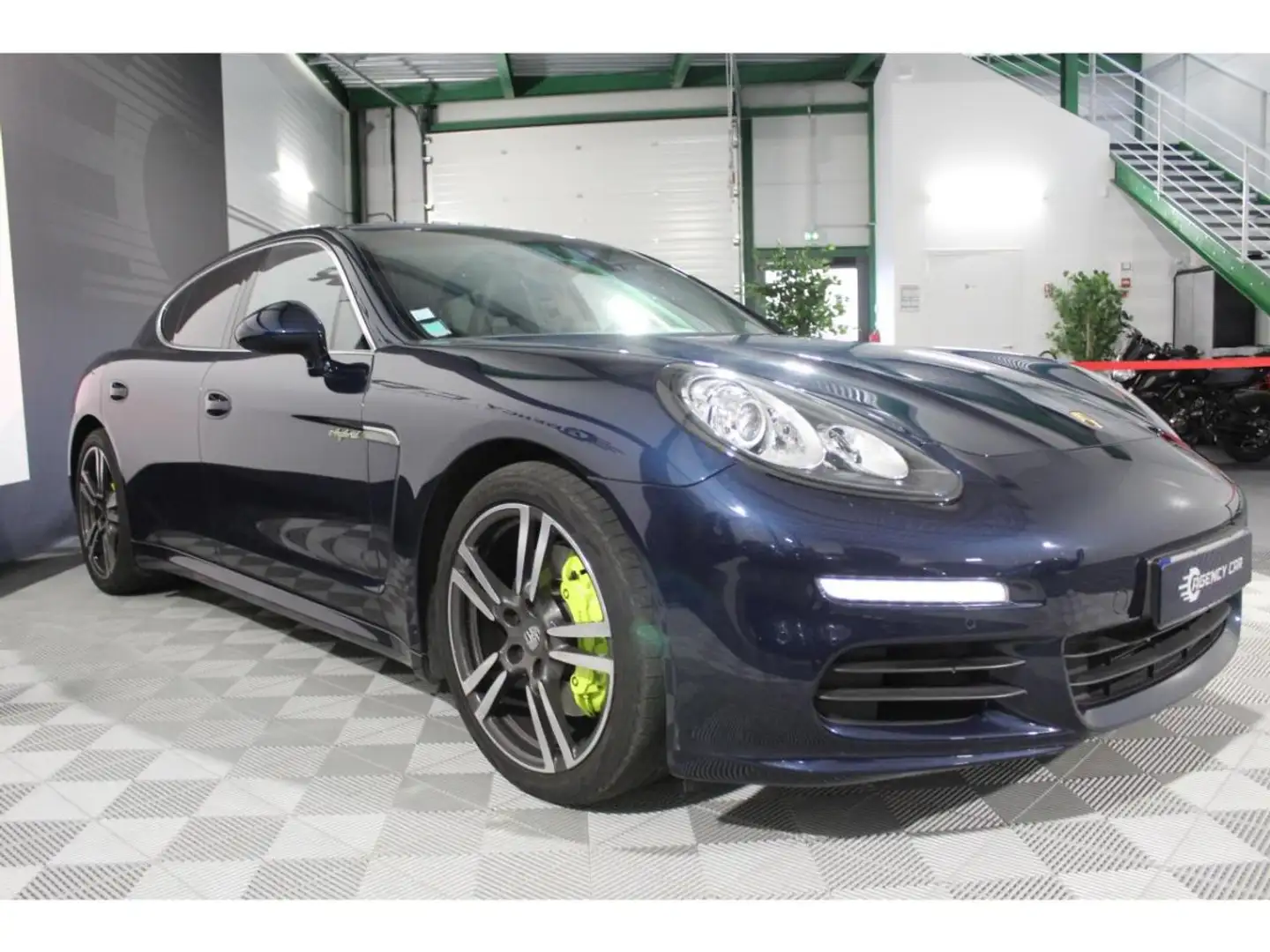 Porsche Panamera S E-Hybrid 3.0i V6 - 416 CH - BVA Tiptronic S - BOSE - TO Bleu - 2
