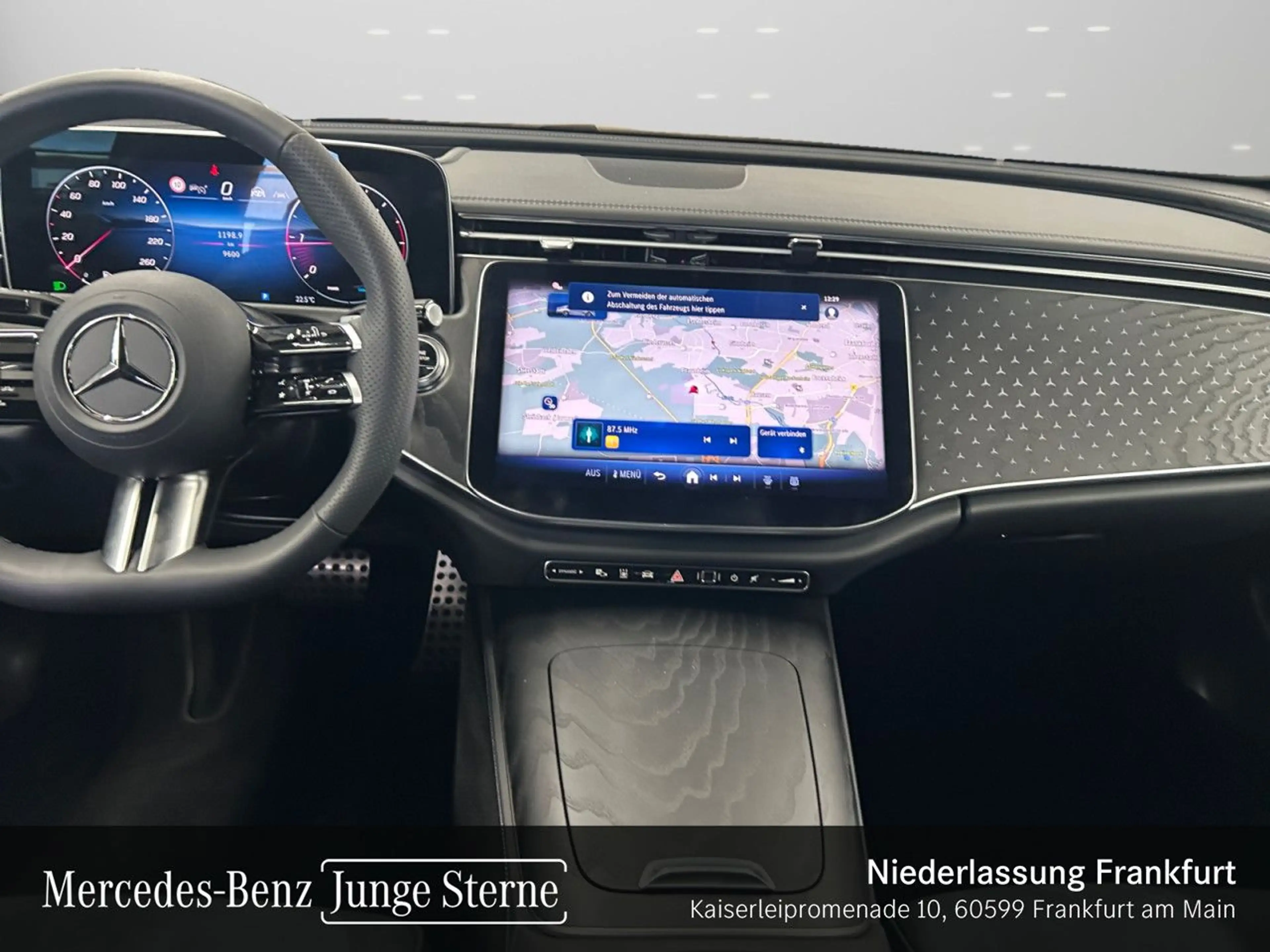 Mercedes-Benz E 220 d AMG Fahrass 360° Airmat Stdhzg Pano Distr+ — photo 14