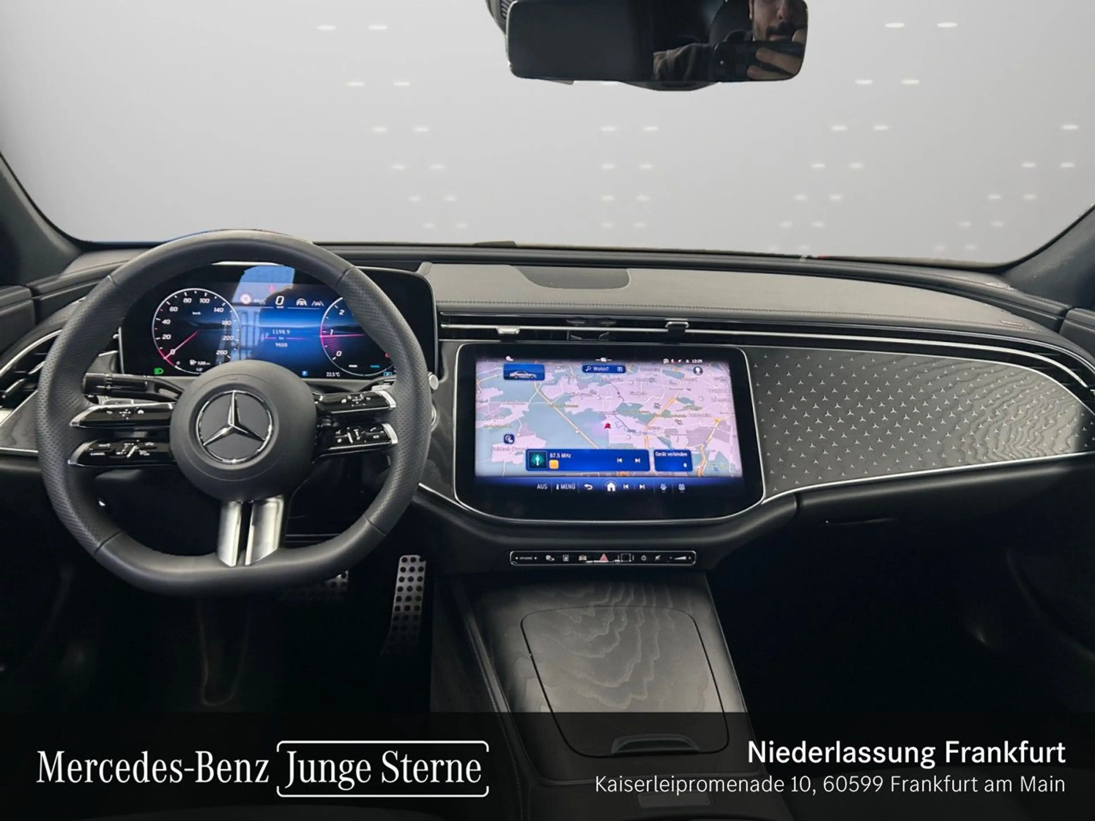 Mercedes-Benz E 220 d AMG Fahrass 360° Airmat Stdhzg Pano Distr+ — photo 12