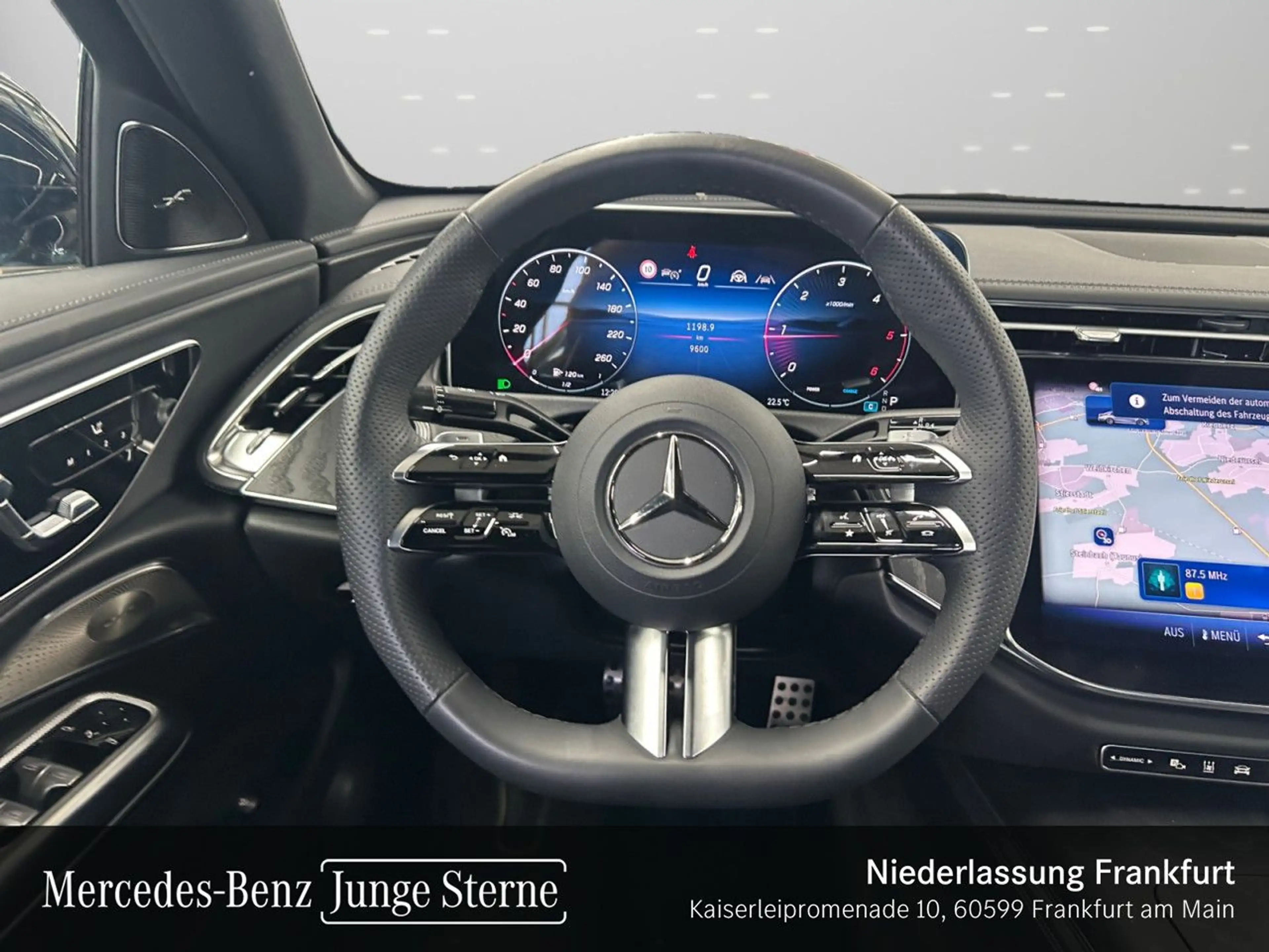 Mercedes-Benz E 220 d AMG Fahrass 360° Airmat Stdhzg Pano Distr+ — photo 13