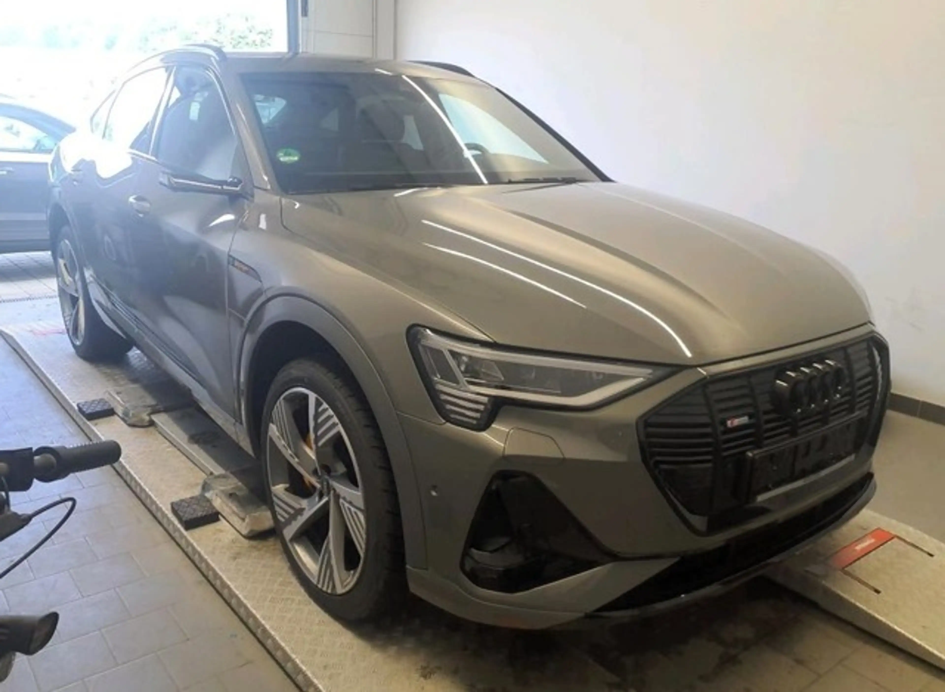 Audi e-tron Sportback 55 quattro S line black edition — photo 8