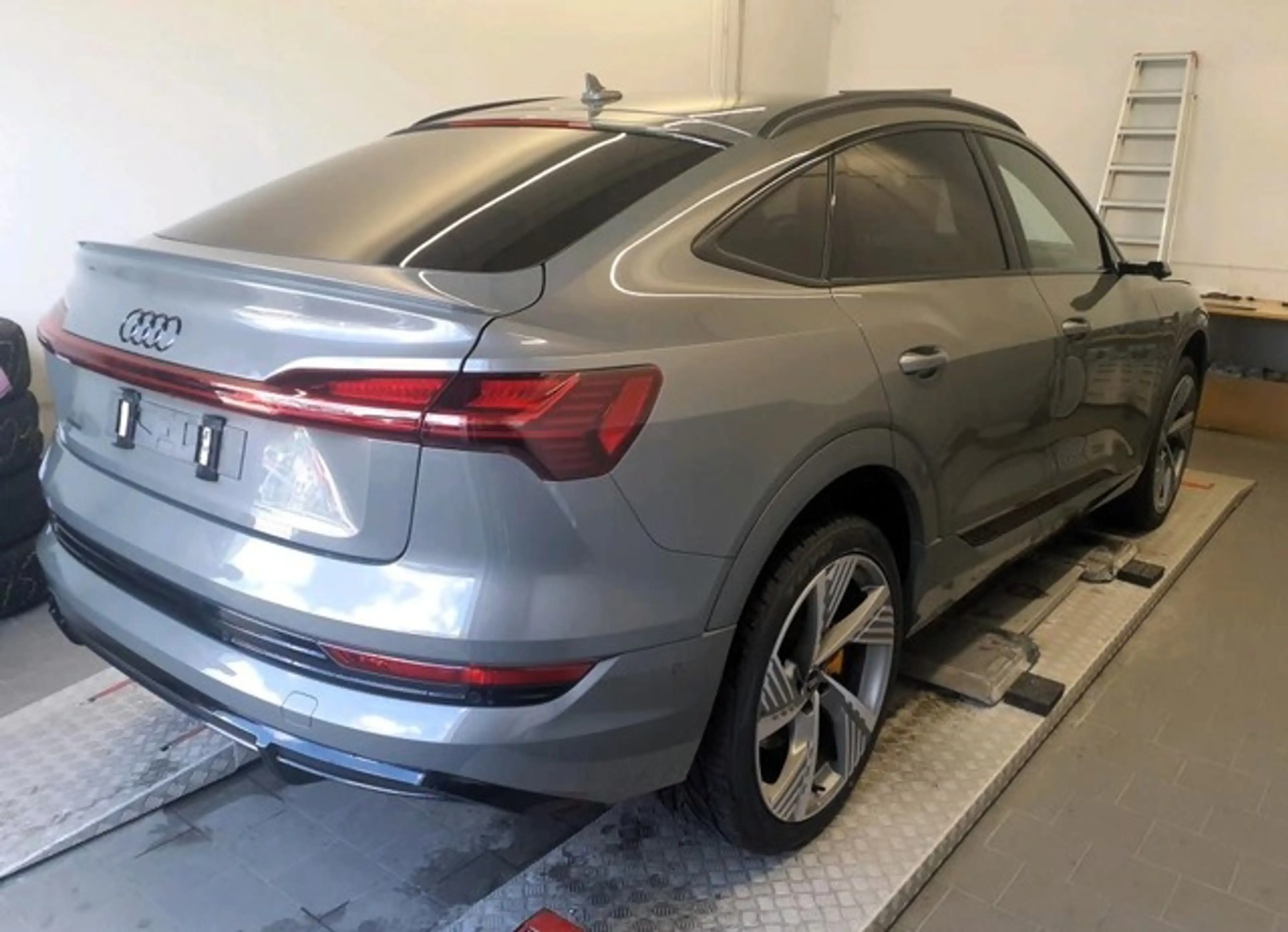 Audi e-tron Sportback 55 quattro S line black edition — photo 3