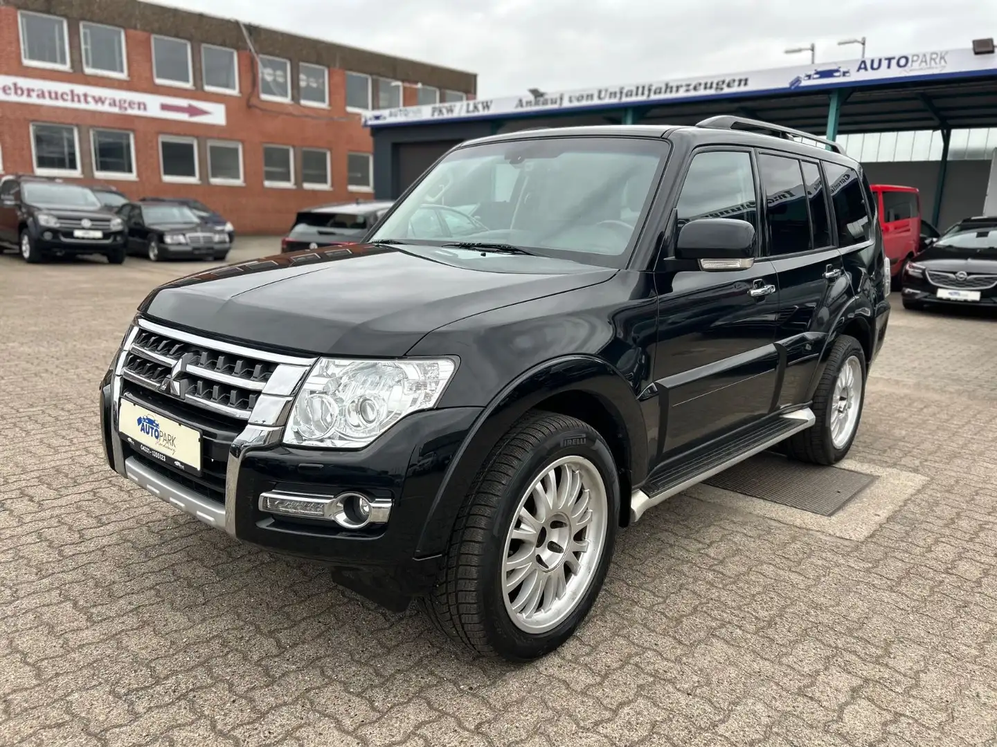 Mitsubishi Pajero 3.2 DI-D Edition 100*7-Sitzer* Zwart - 1