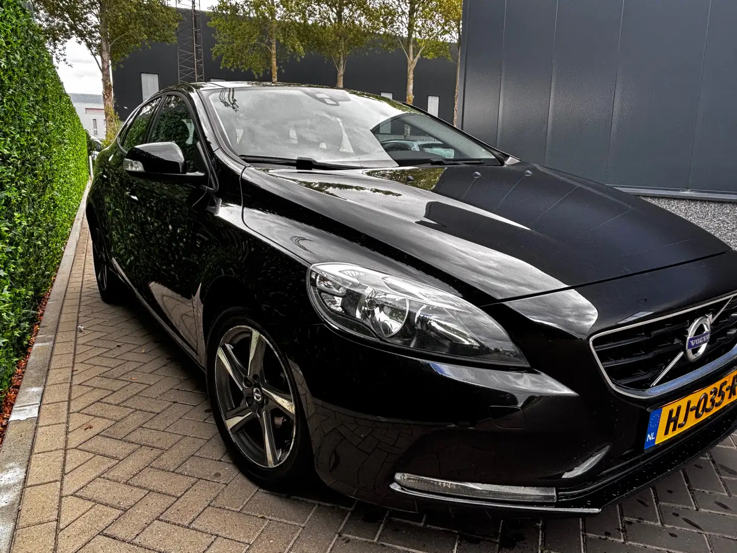 Volvo V40 V40 2.0 D2 Momentum Bns Černá - 1