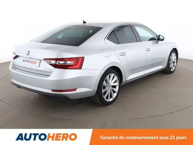 Skoda Superb view 6