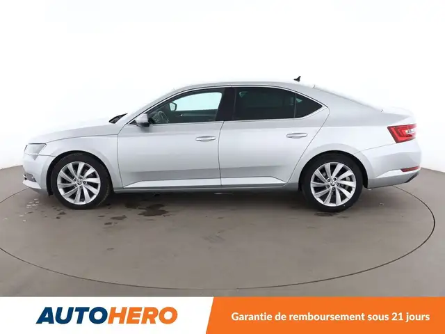 Skoda Superb view 3