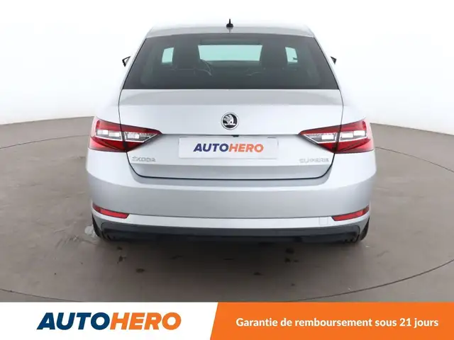 Skoda Superb view 5