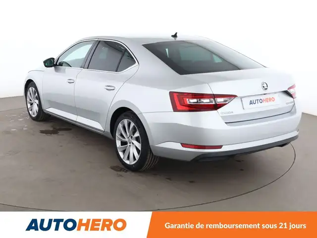 Skoda Superb view 4