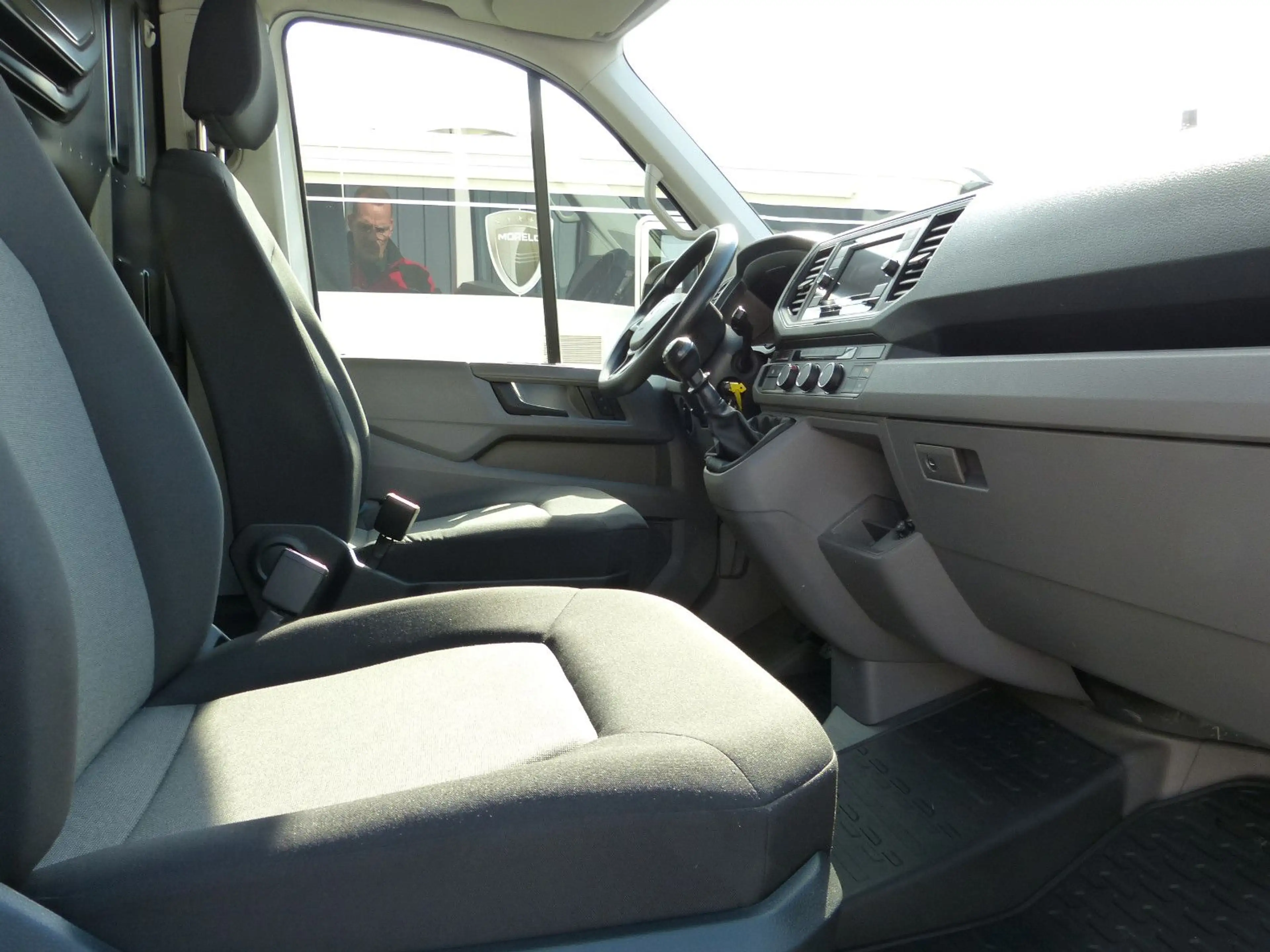 Volkswagen Crafter Kasten Kasten 30 mittellang Hochdach FWD — photo 7