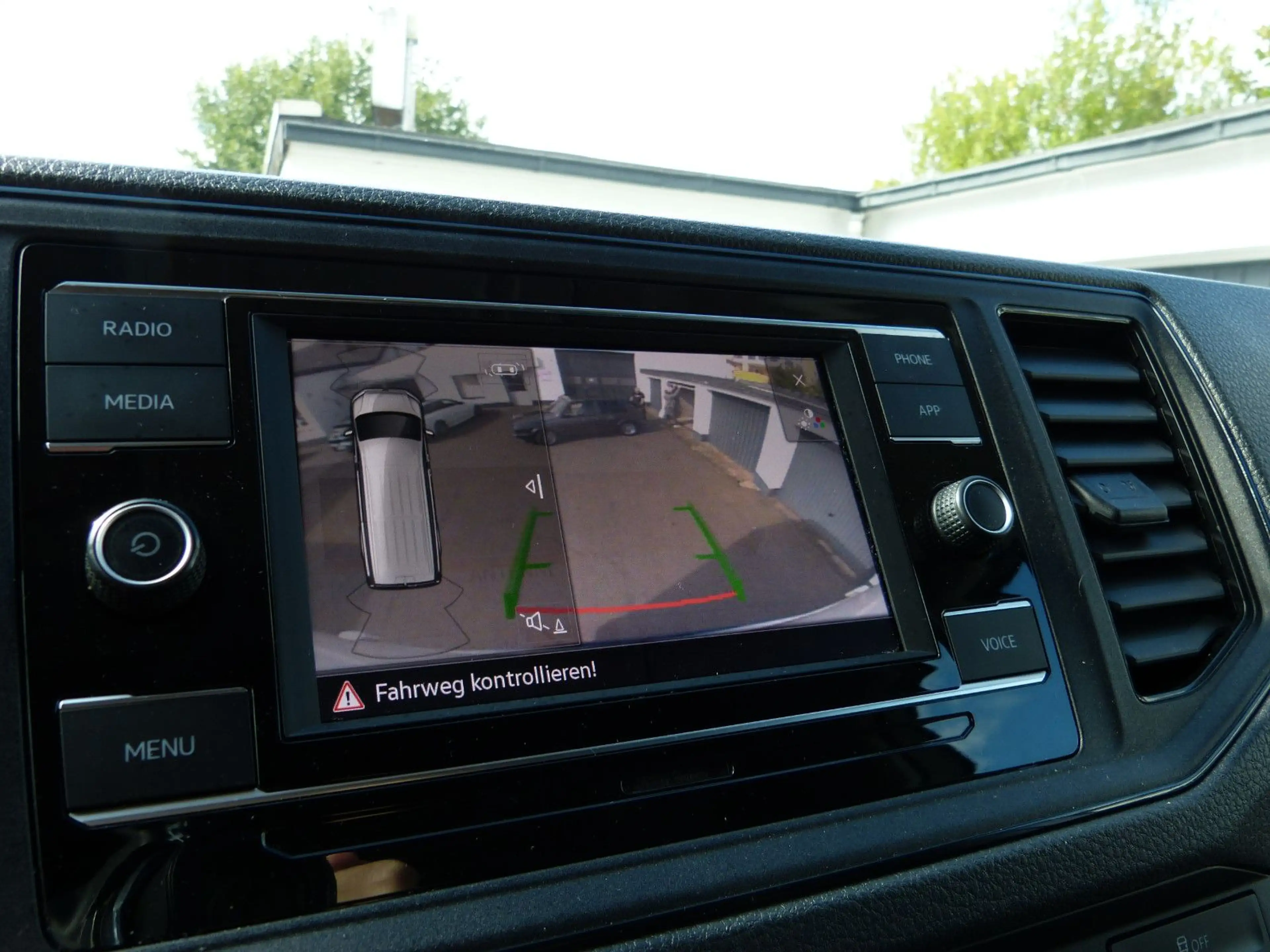 Volkswagen Crafter Kasten Kasten 30 mittellang Hochdach FWD — photo 3
