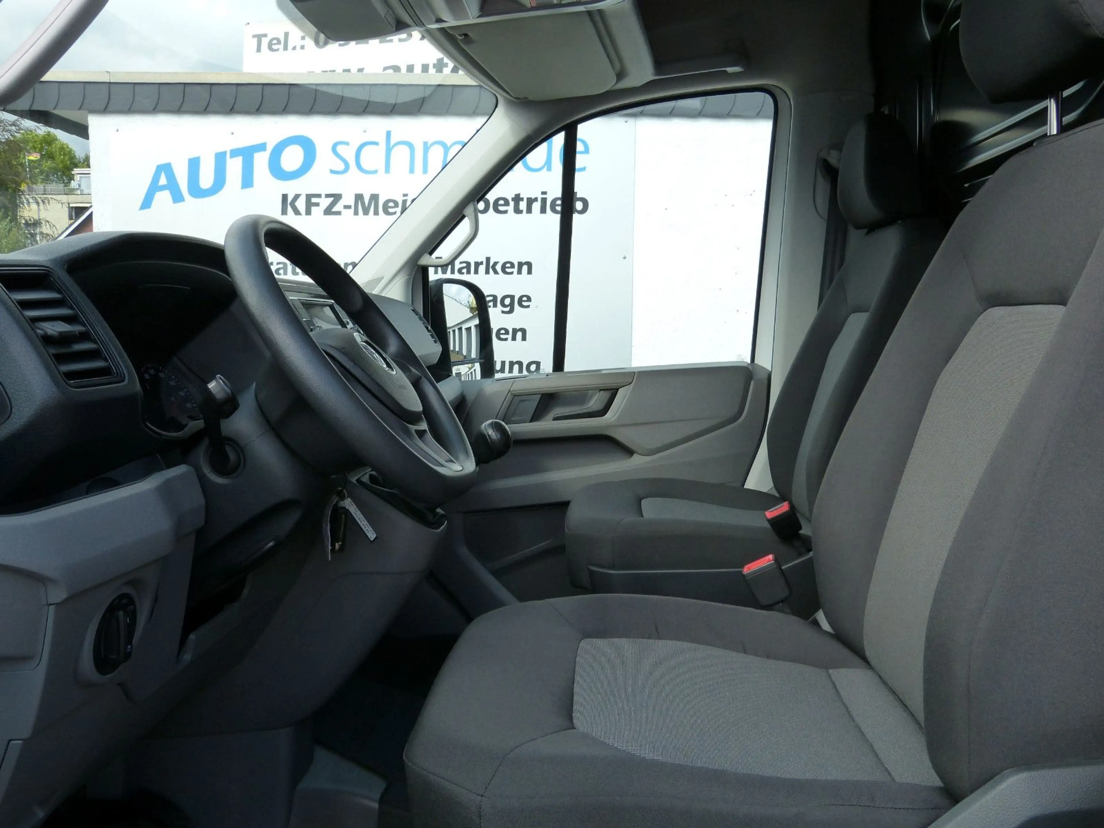 Volkswagen Crafter Kasten Kasten 30 mittellang Hochdach FWD — photo 5