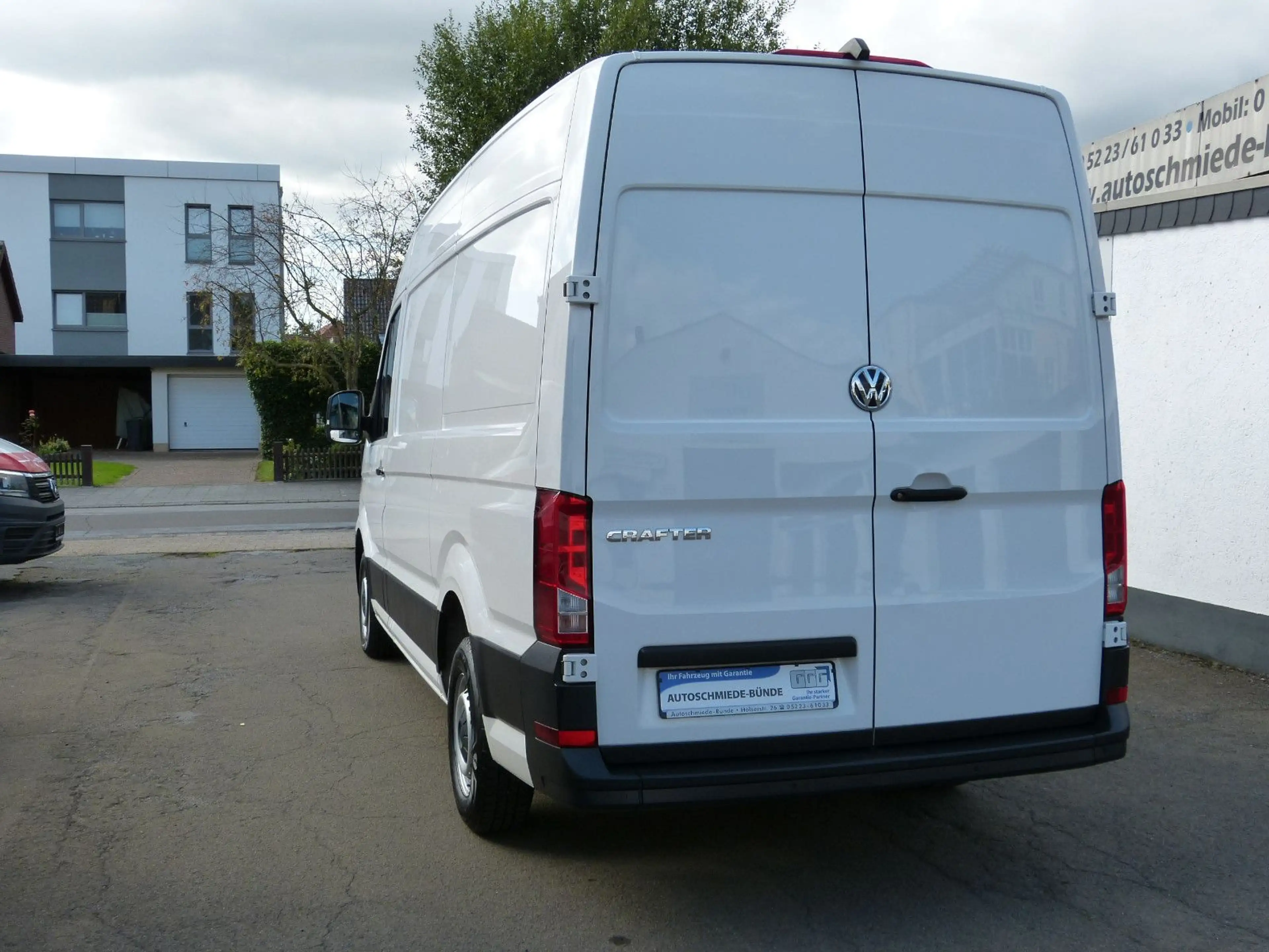 Volkswagen Crafter Kasten Kasten 30 mittellang Hochdach FWD — photo 15