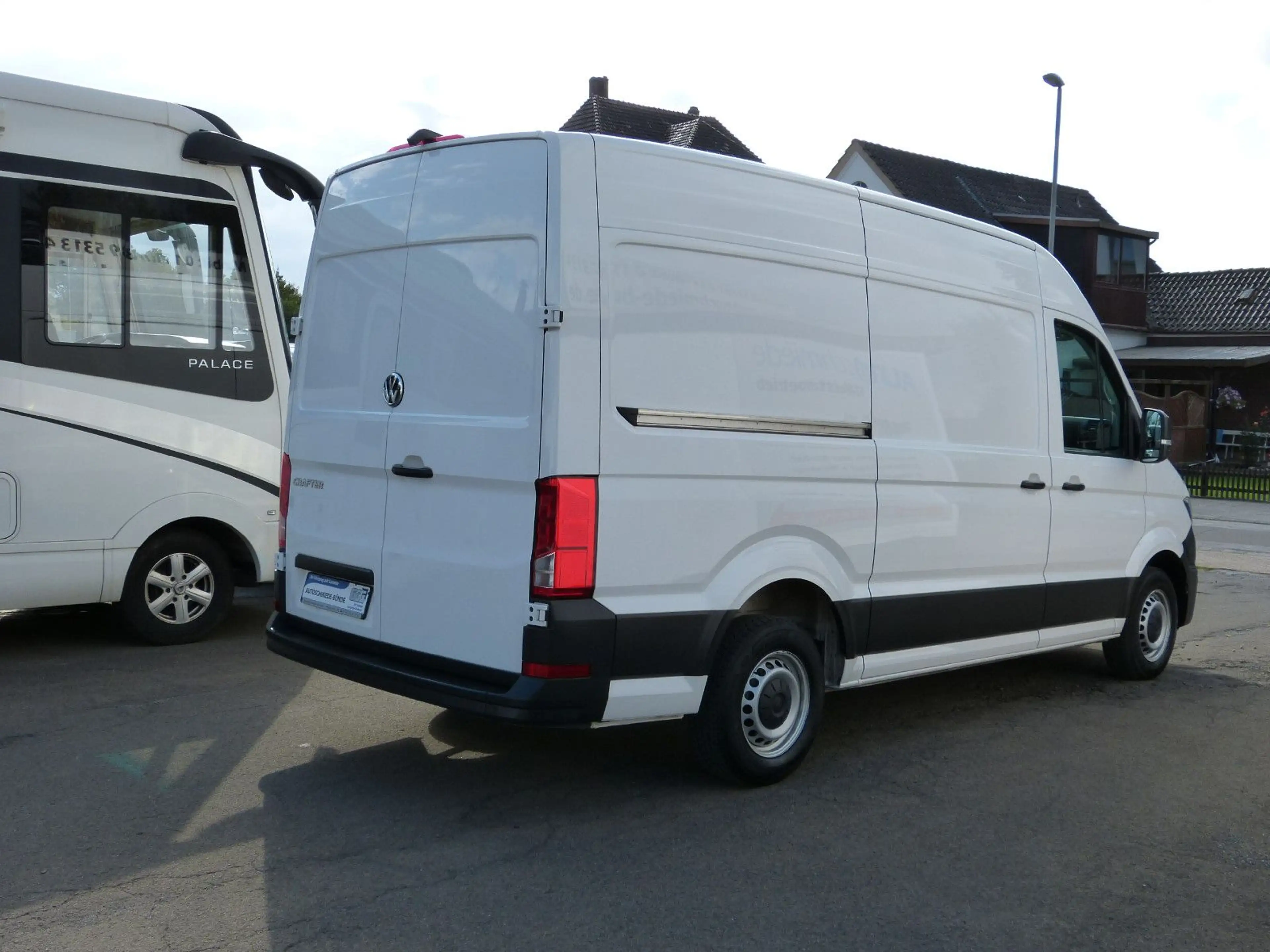 Volkswagen Crafter Kasten Kasten 30 mittellang Hochdach FWD — photo 2