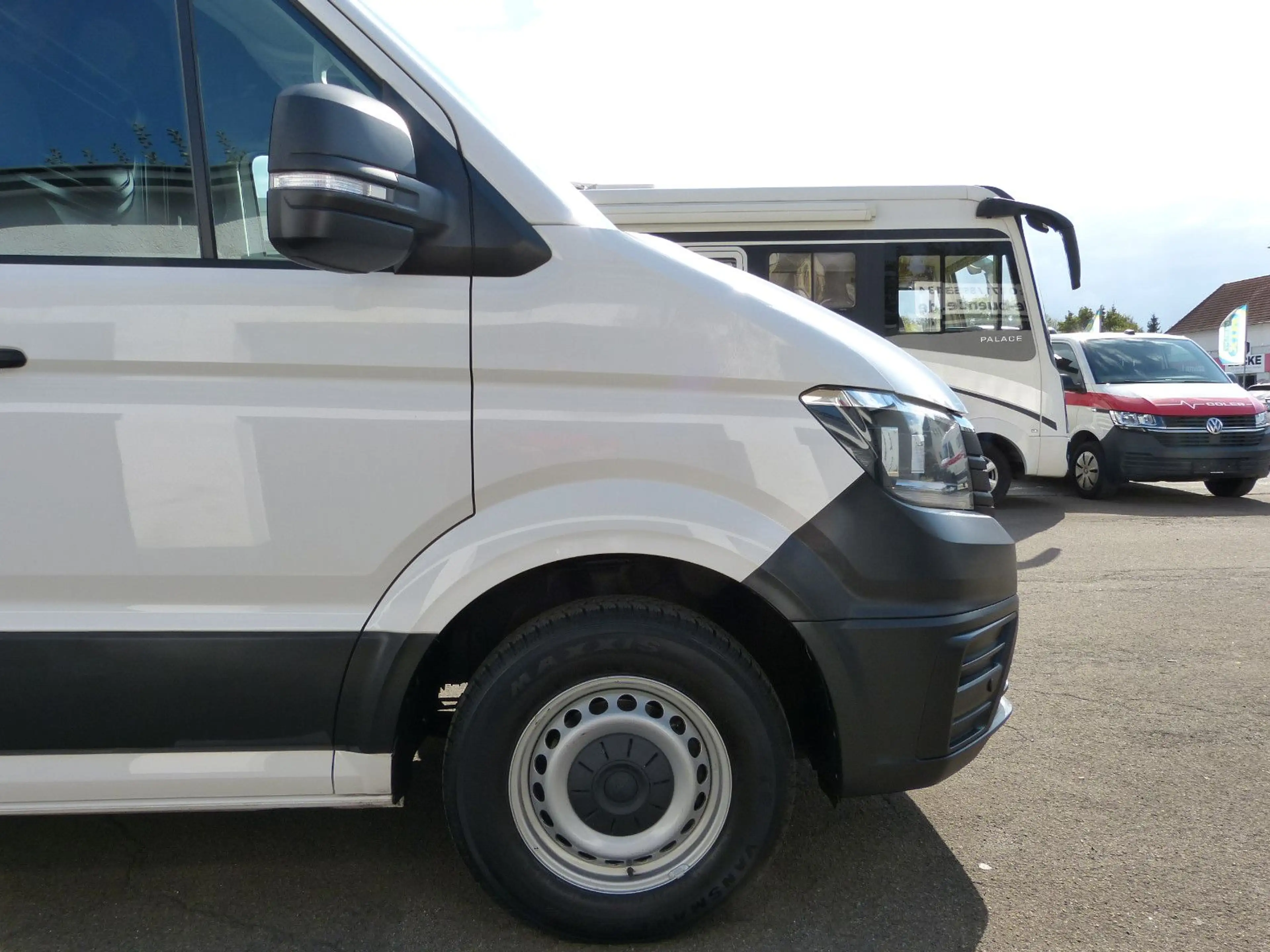 Volkswagen Crafter Kasten Kasten 30 mittellang Hochdach FWD — photo 8
