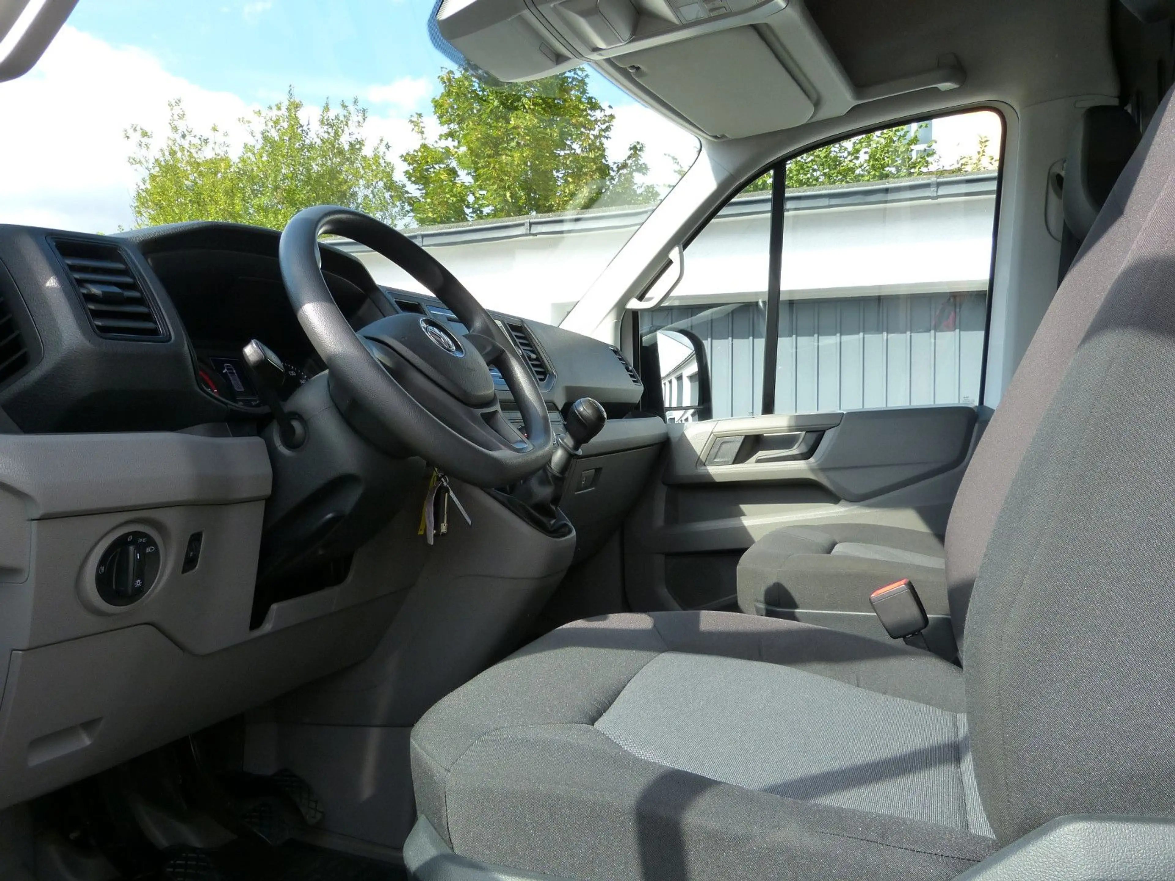 Volkswagen Crafter Kasten Kasten 30 mittellang Hochdach FWD — photo 6