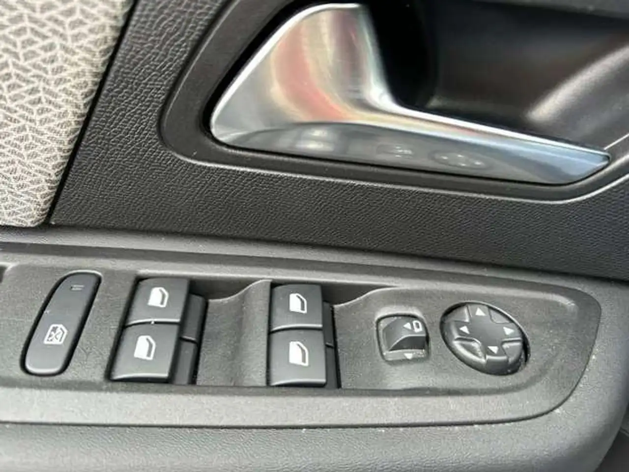Citroen C4 e-C4 X — photo 25