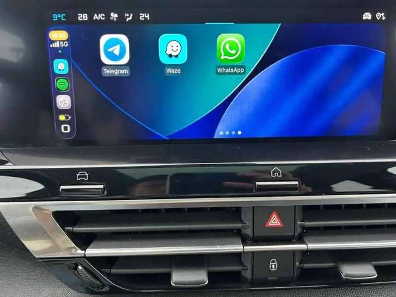 Citroen C4 e-C4 X — photo 16