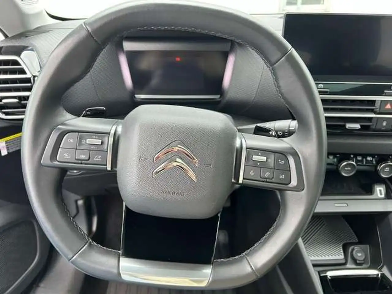 Citroen C4 e-C4 X — photo 28