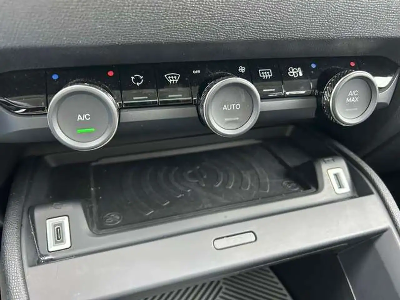 Citroen C4 e-C4 X — photo 24