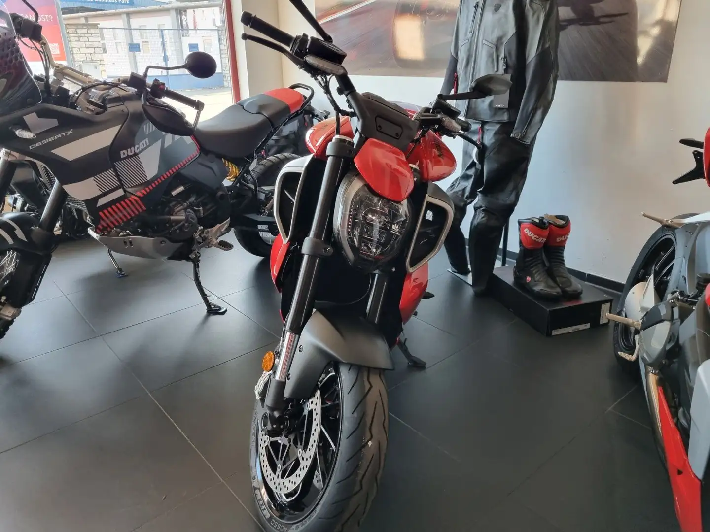Ducati Diavel V4 #2024 #Sofort Červená - 1