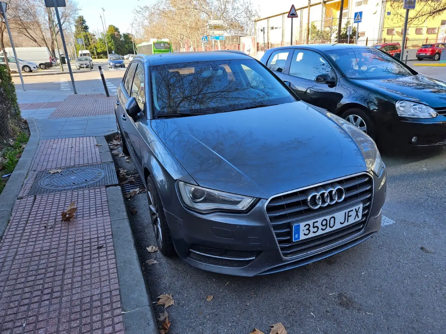 Audi A3 1,6 Gris - 1