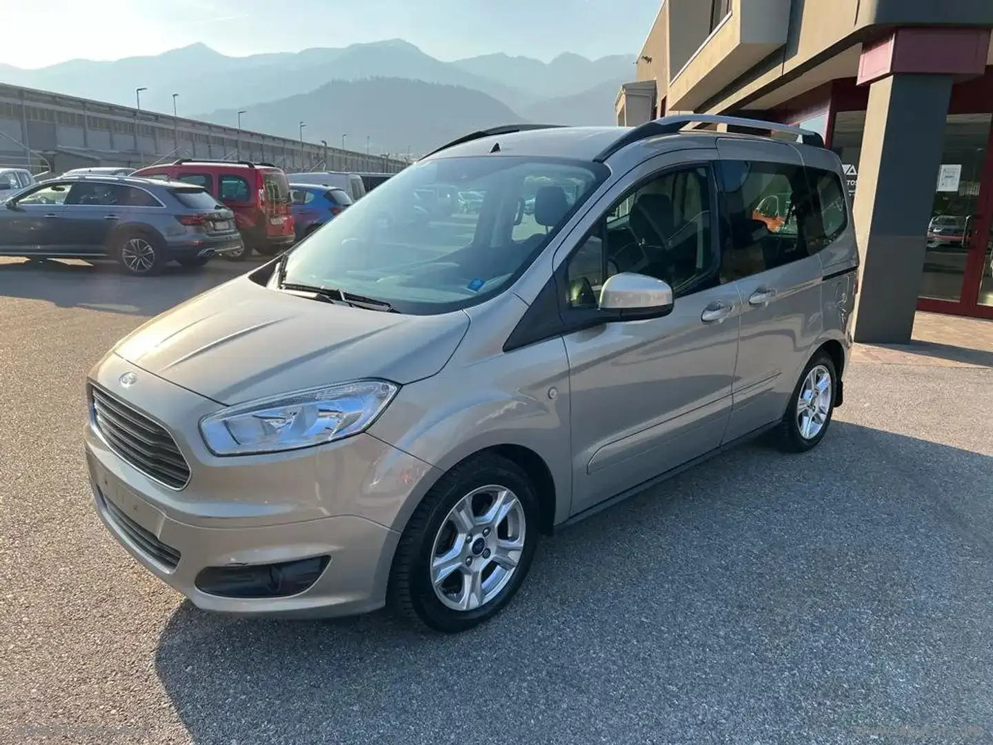 Ford Tourneo Courier 1.0 EcoBoost 100 CV Grigio - 2