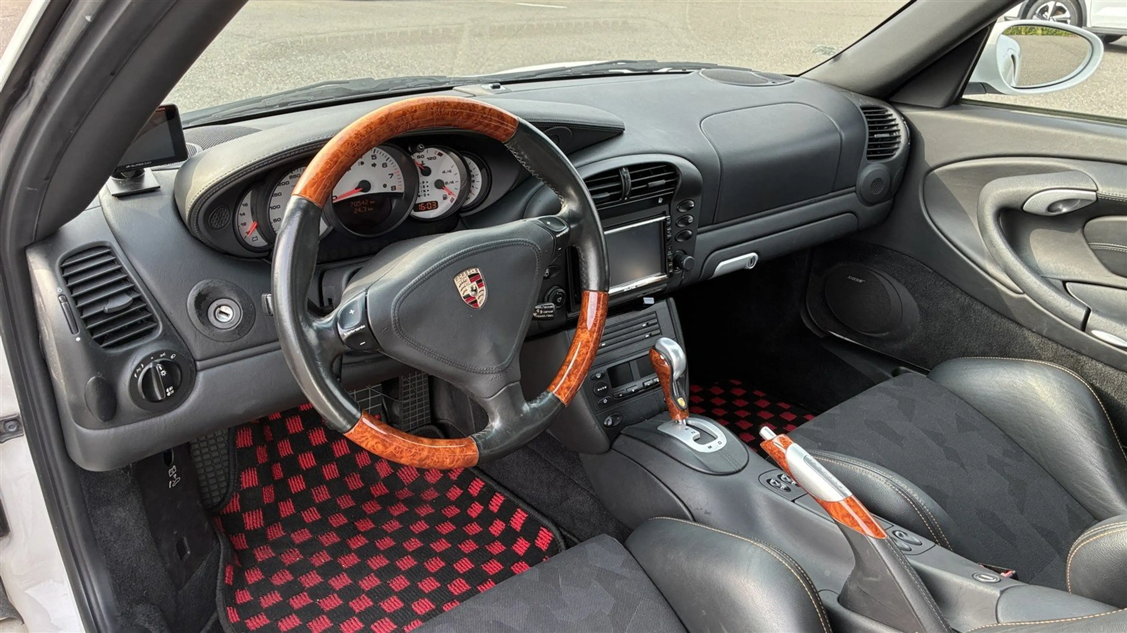 Porsche 996 911/996 Turbo Coupe — photo 11