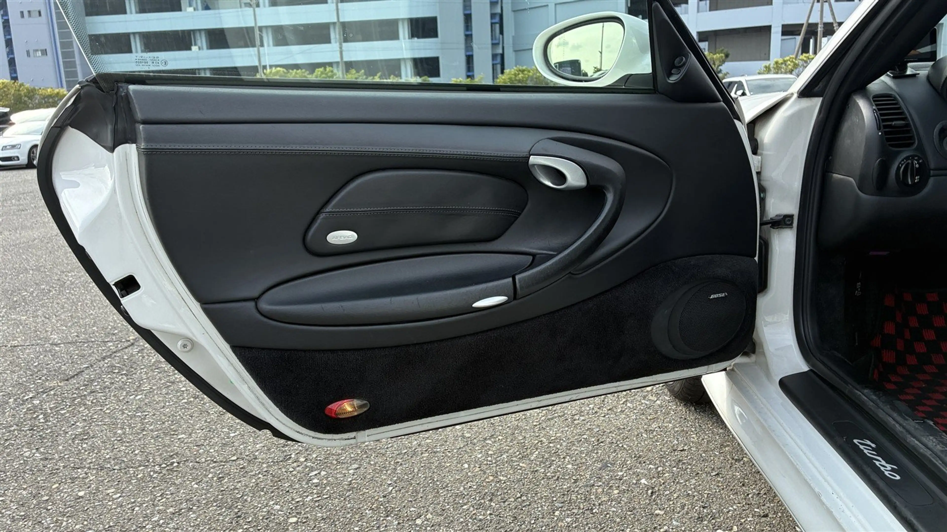 Porsche 996 911/996 Turbo Coupe — photo 10
