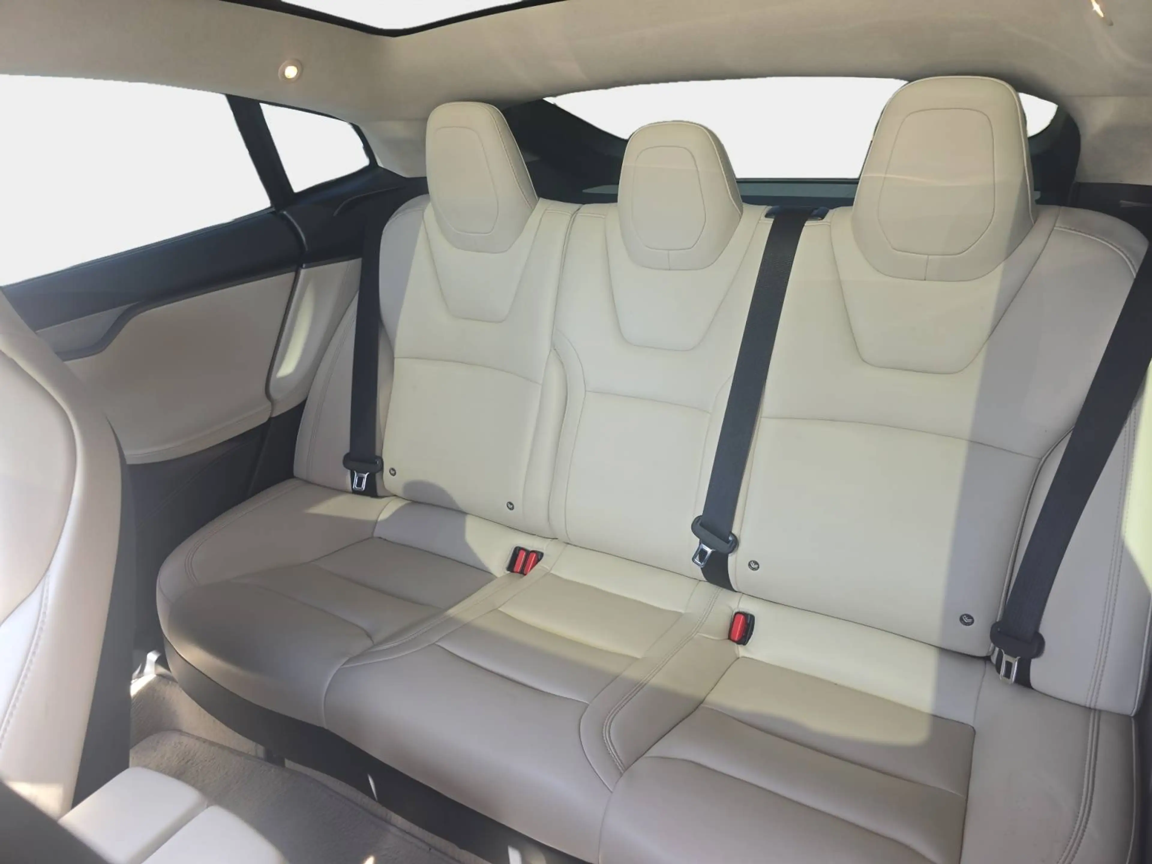 Tesla Model S Model S Maximale Reichweite 100kWh — photo 13