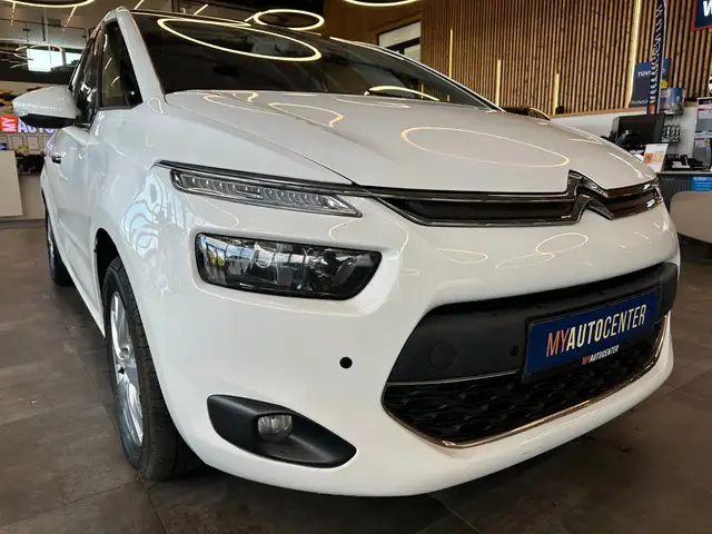 Citroen C4 Picasso view 3