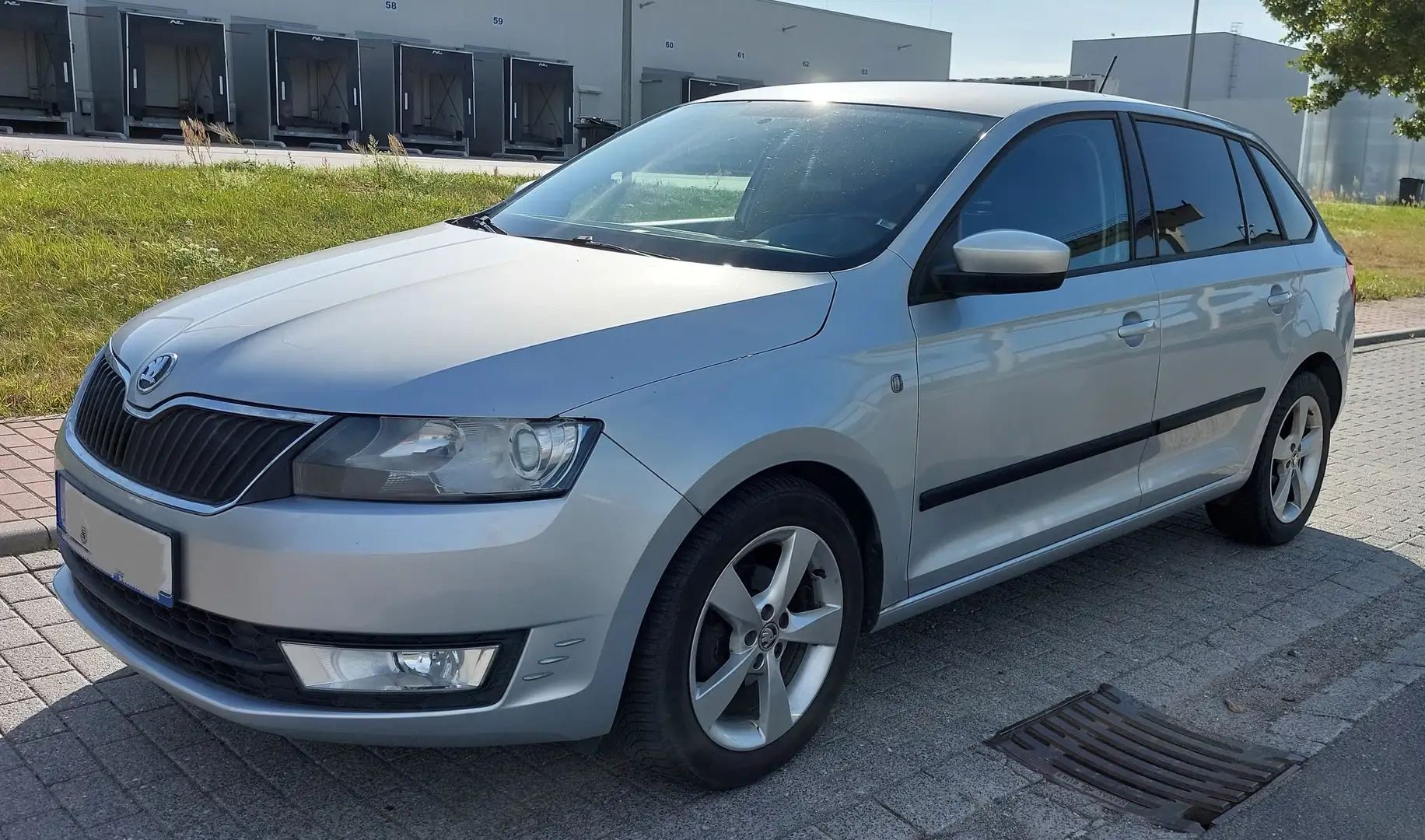 Skoda Rapid/Spaceback Heckschaden * TÜV/AU neu * fahrbereit * AHK Silber - 1