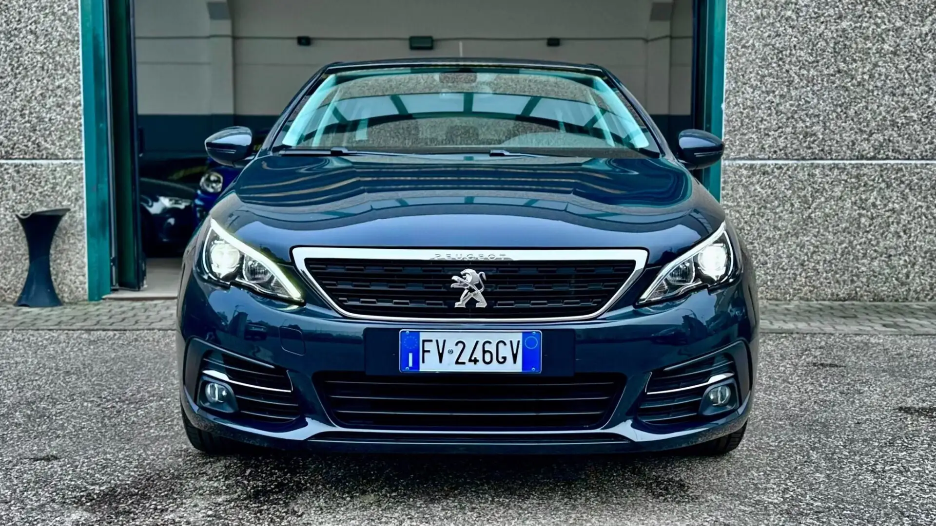 Peugeot 308 BlueHDi 130 S&S SW Allure AUTOMATICO Gris - 2