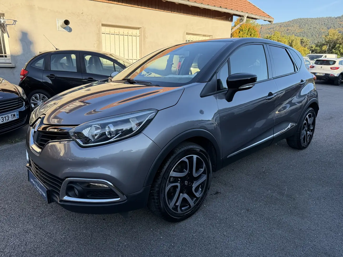 Renault Captur 1.5 DCI 90CH STOP\u0026START ENERGY INTENS ECO² Grau - 1
