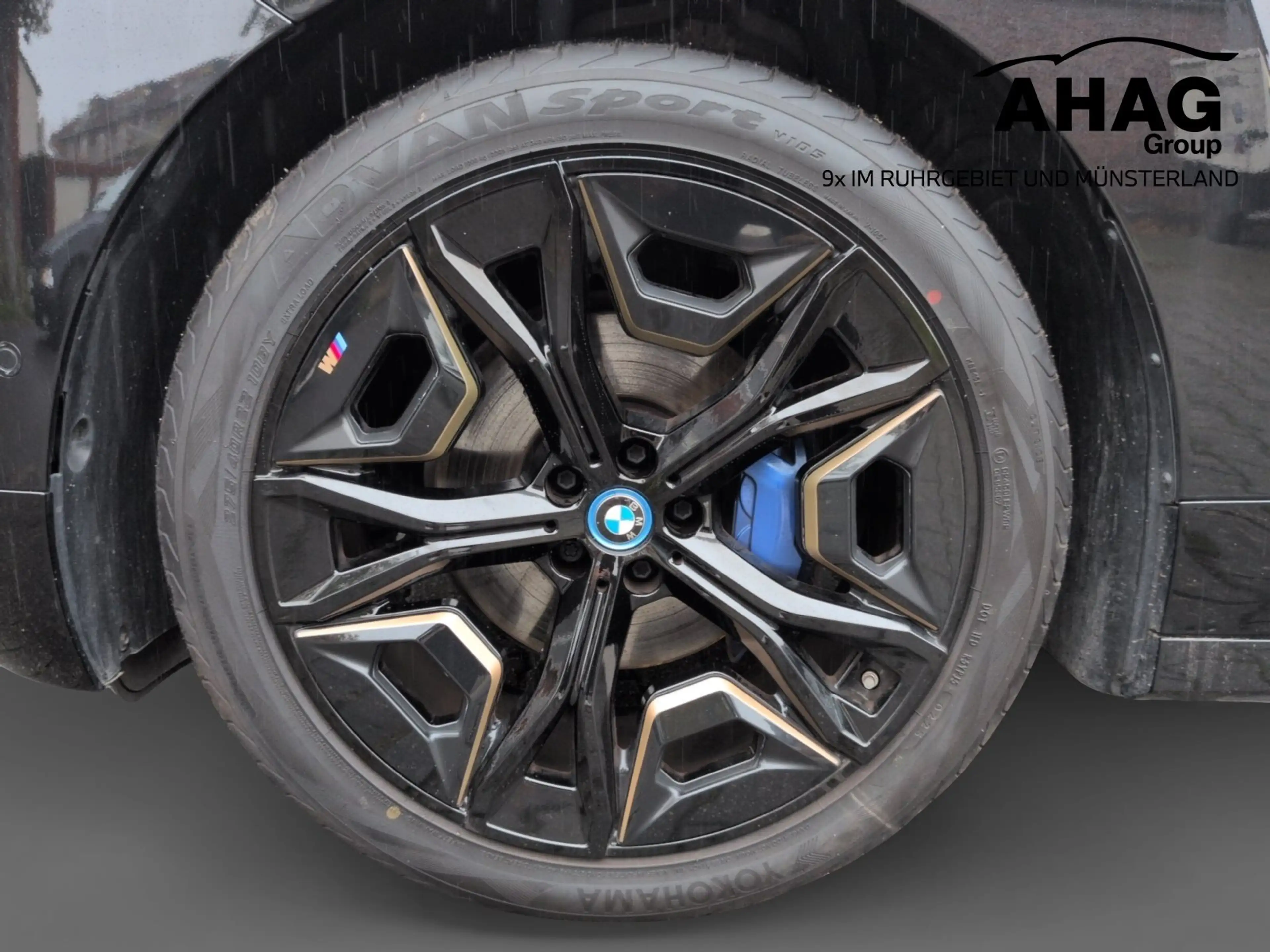 BMW iX xDrive40 — photo 12