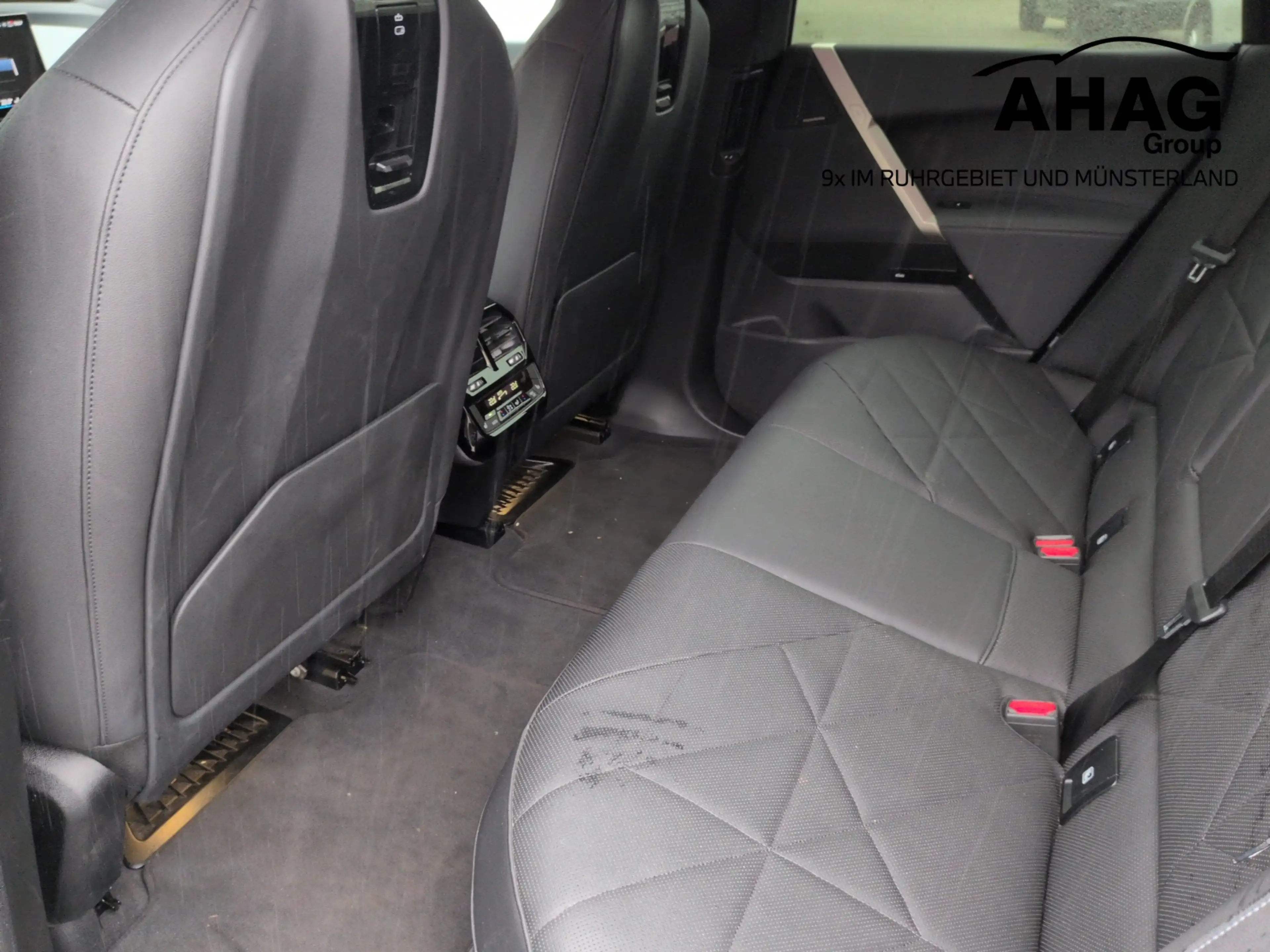 BMW iX xDrive40 — photo 14
