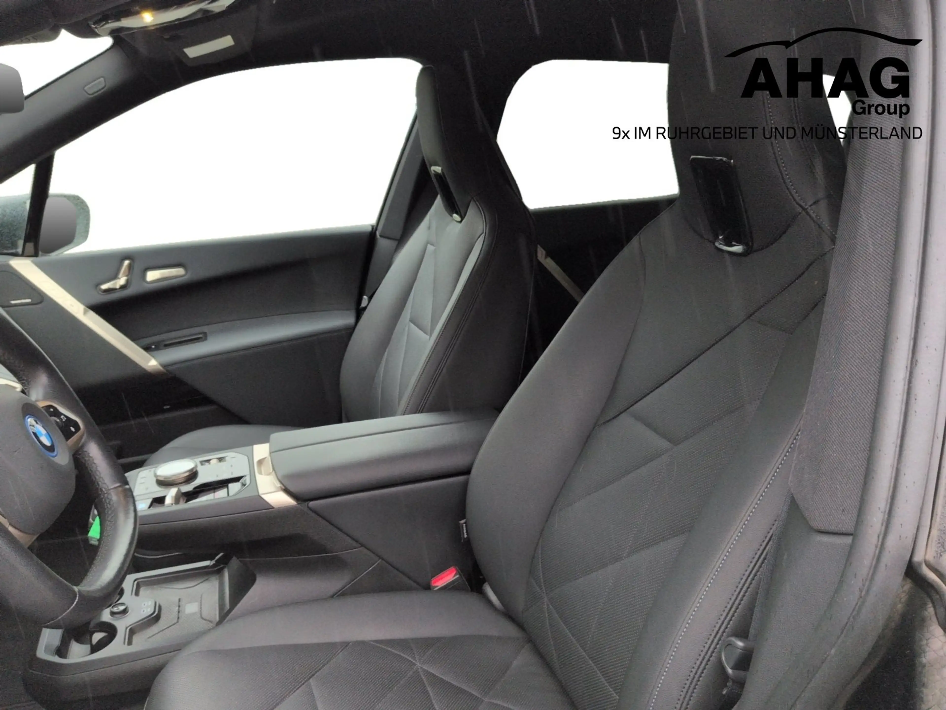 BMW iX xDrive40 — photo 7