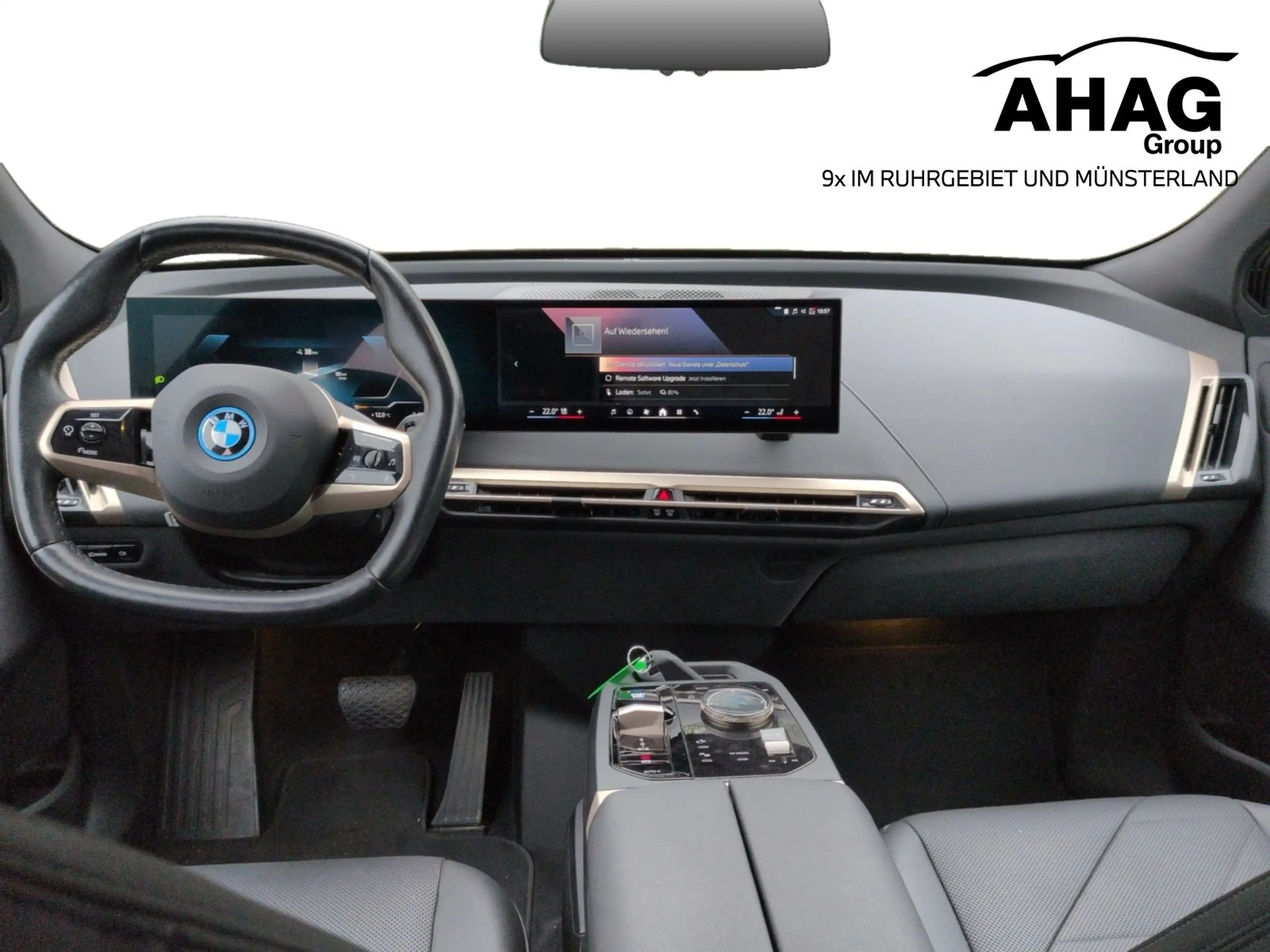 BMW iX xDrive40 — photo 9