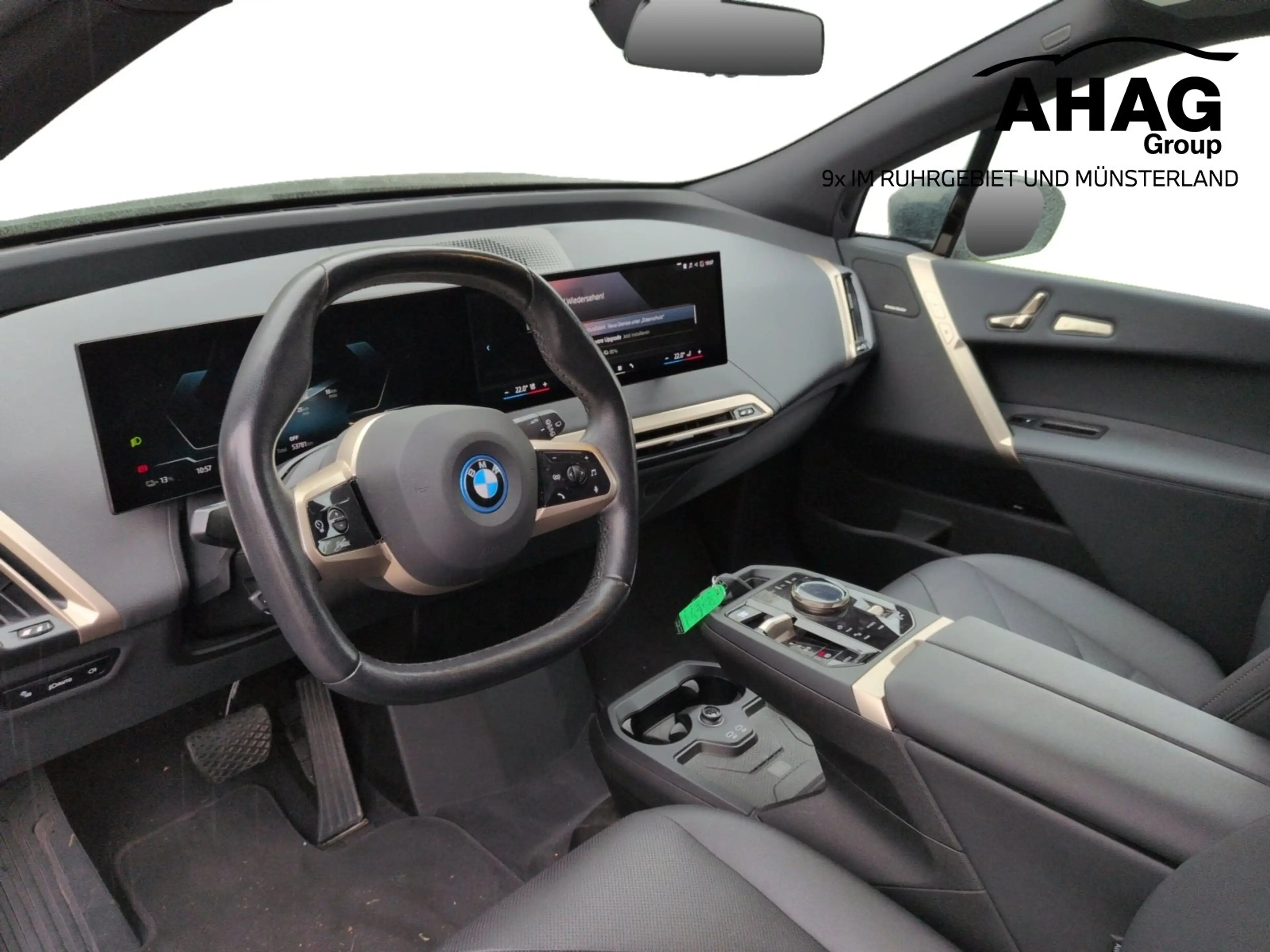 BMW iX xDrive40 — photo 8