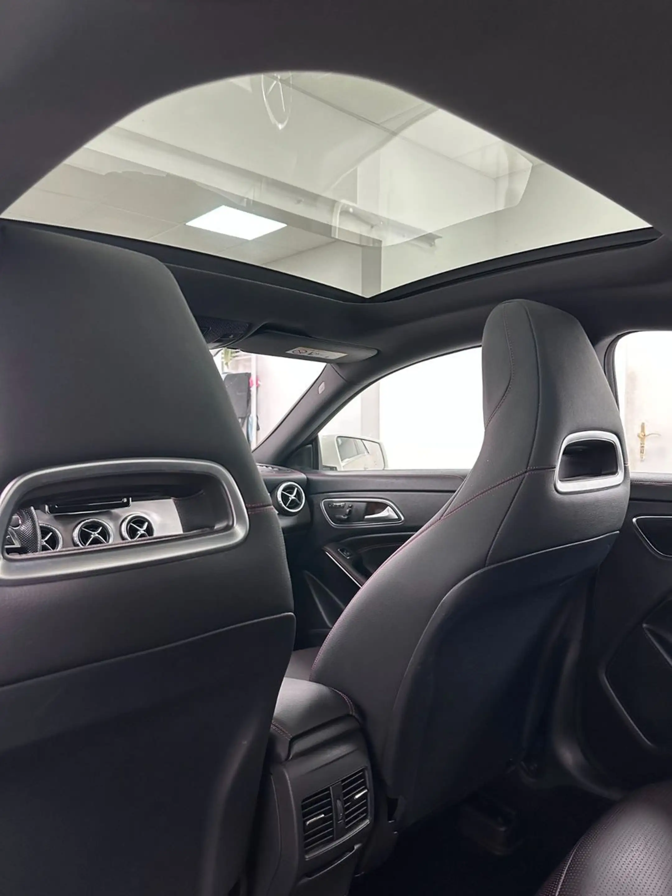 Mercedes-Benz CLA 250 AMG Line SHZ+NAVI+KAMERA+PANORAMA+EUR6 — photo 21