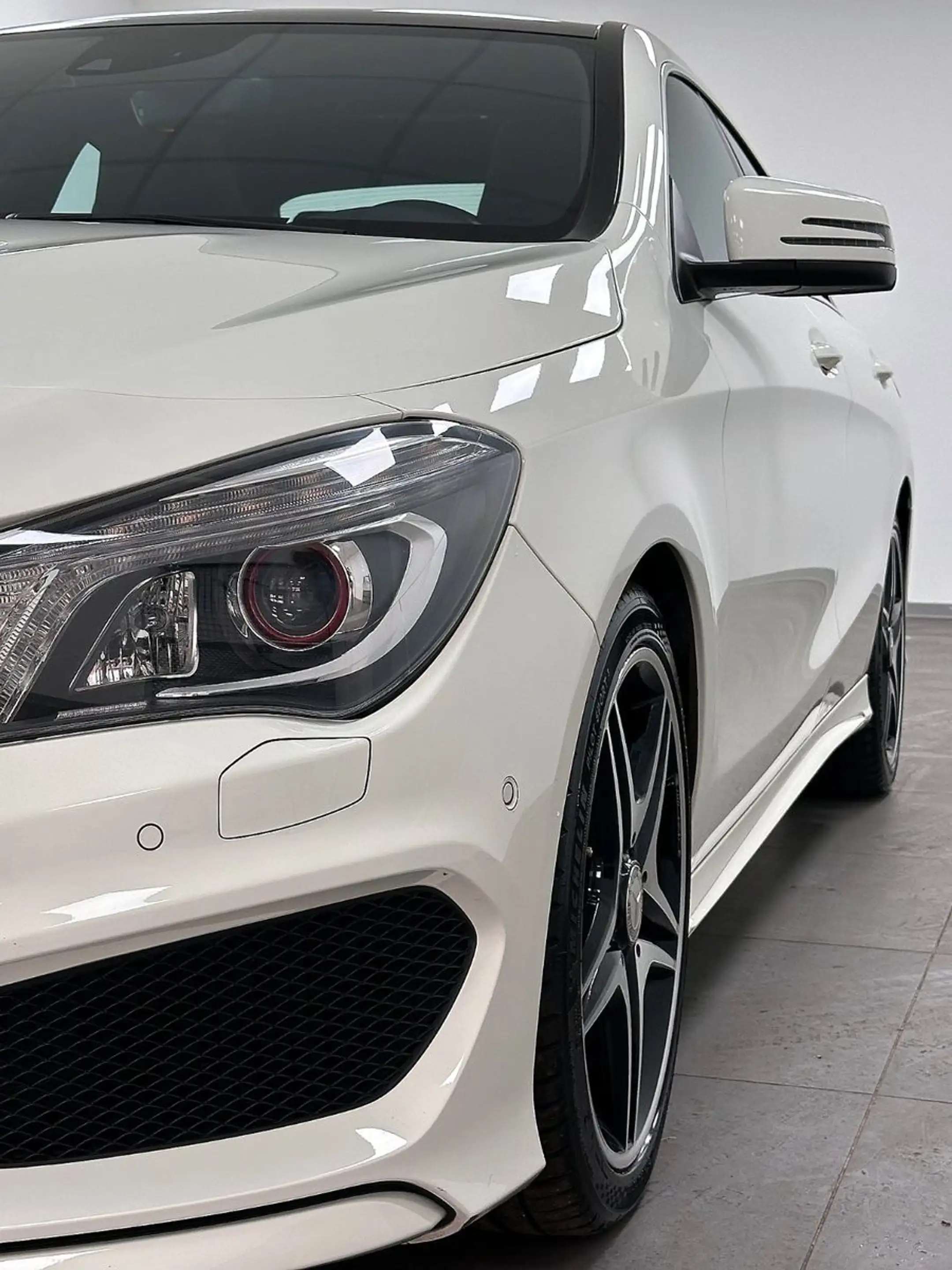 Mercedes-Benz CLA 250 AMG Line SHZ+NAVI+KAMERA+PANORAMA+EUR6 — photo 3