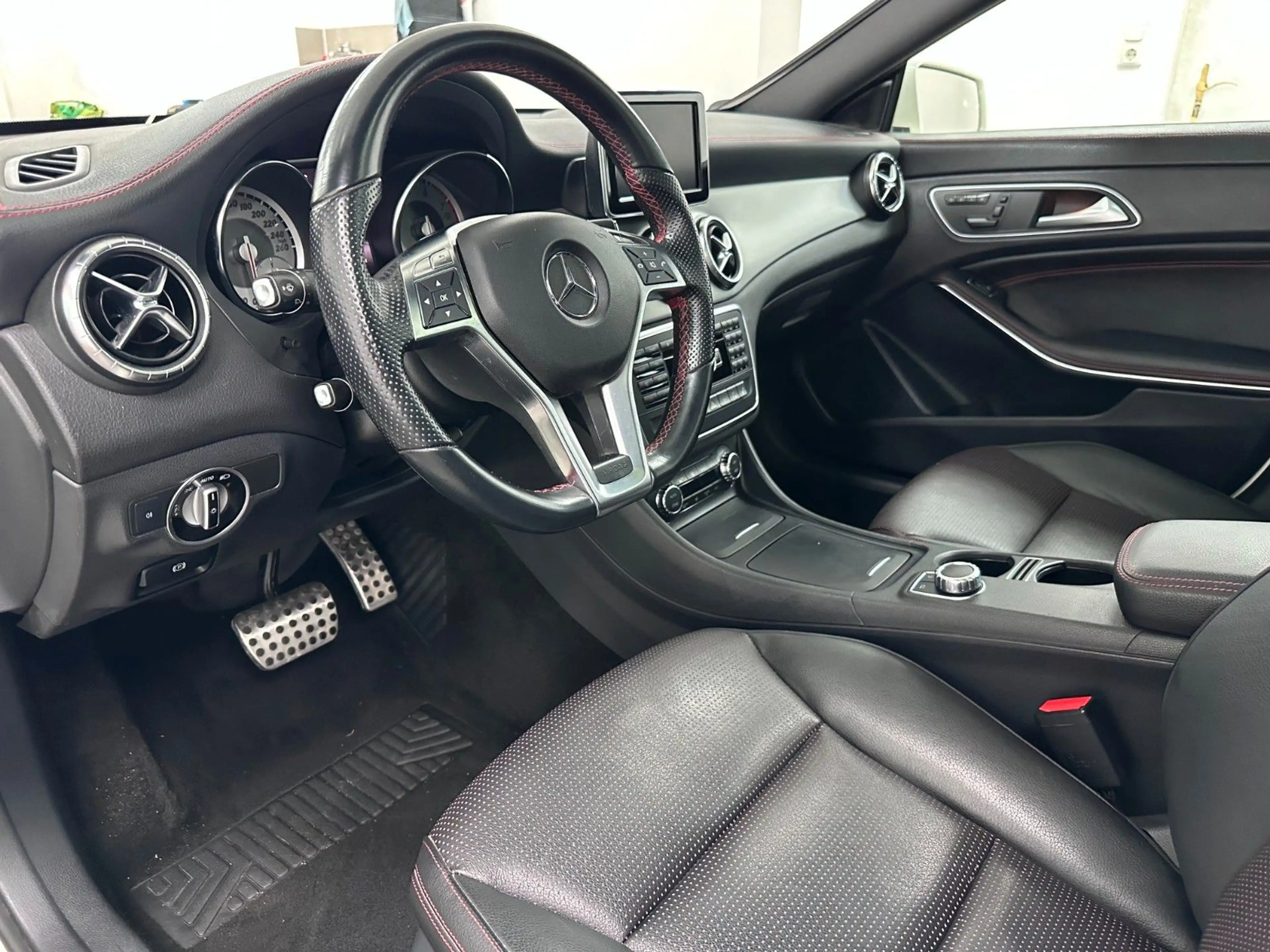 Mercedes-Benz CLA 250 AMG Line SHZ+NAVI+KAMERA+PANORAMA+EUR6 — photo 19