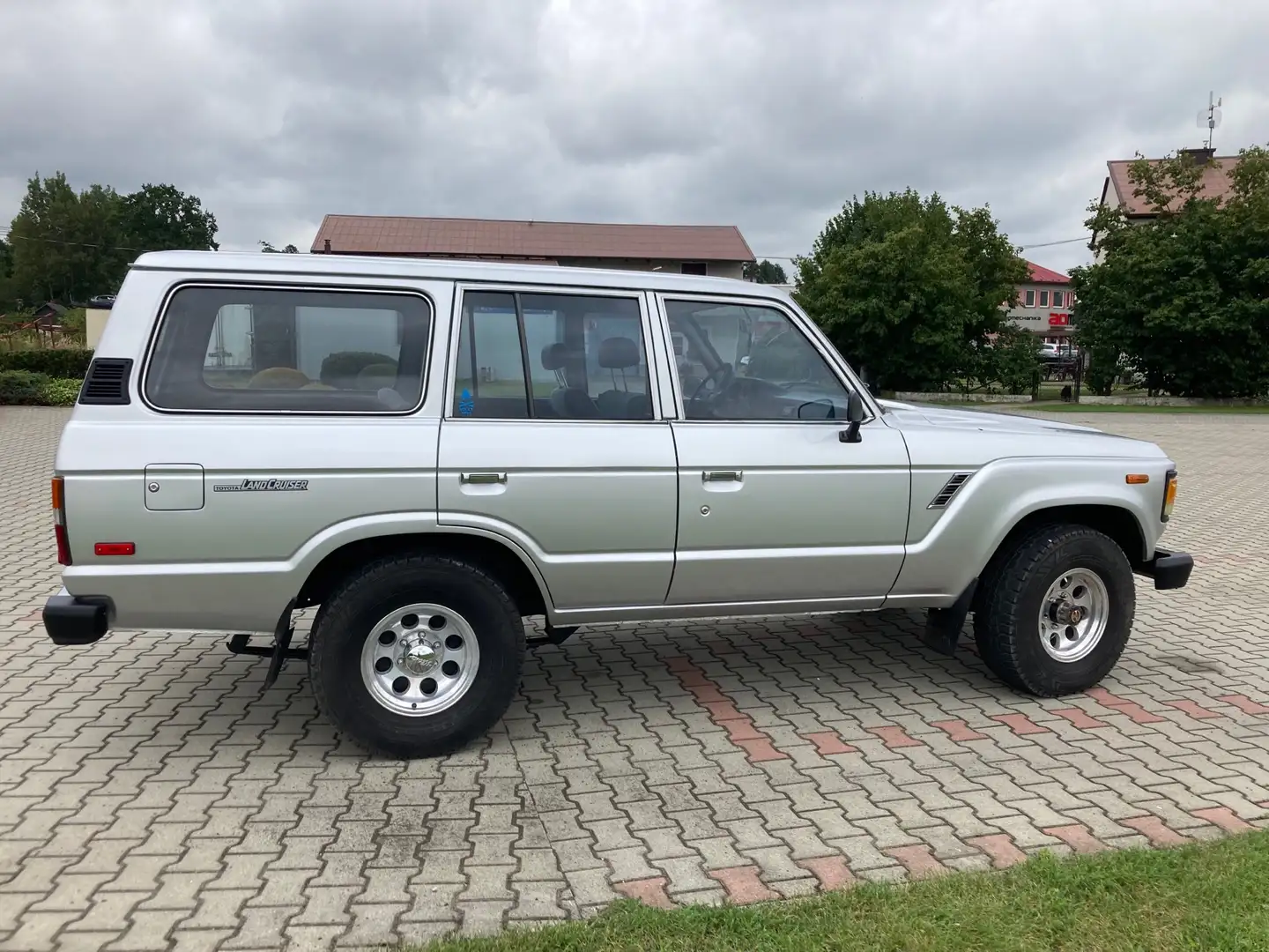 Toyota Land Cruiser FJ60 Срібний - 2