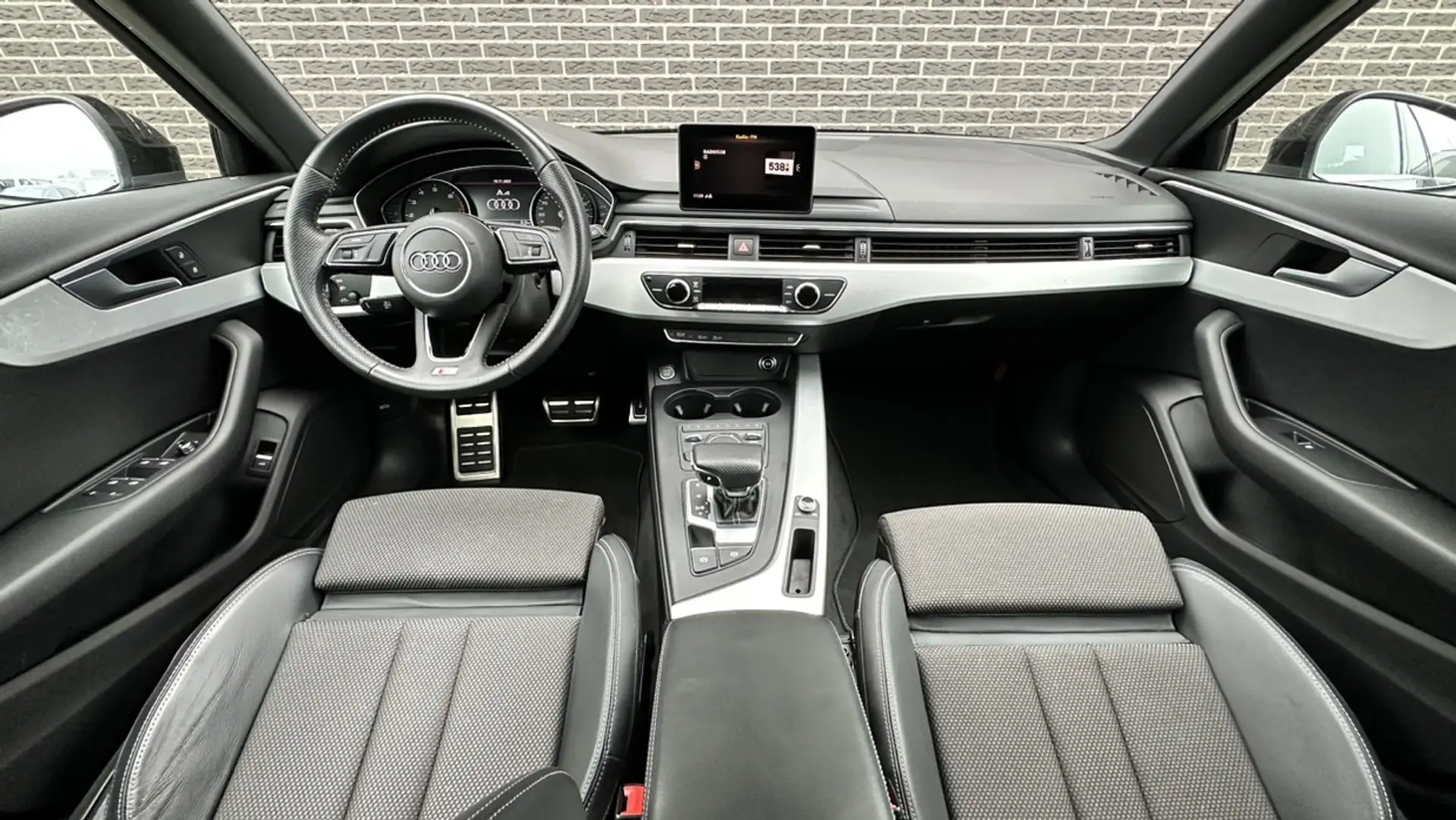 Audi A4 Avant 35 TFSI S edition | Navigatie | Sportstoelen Schwarz - 2