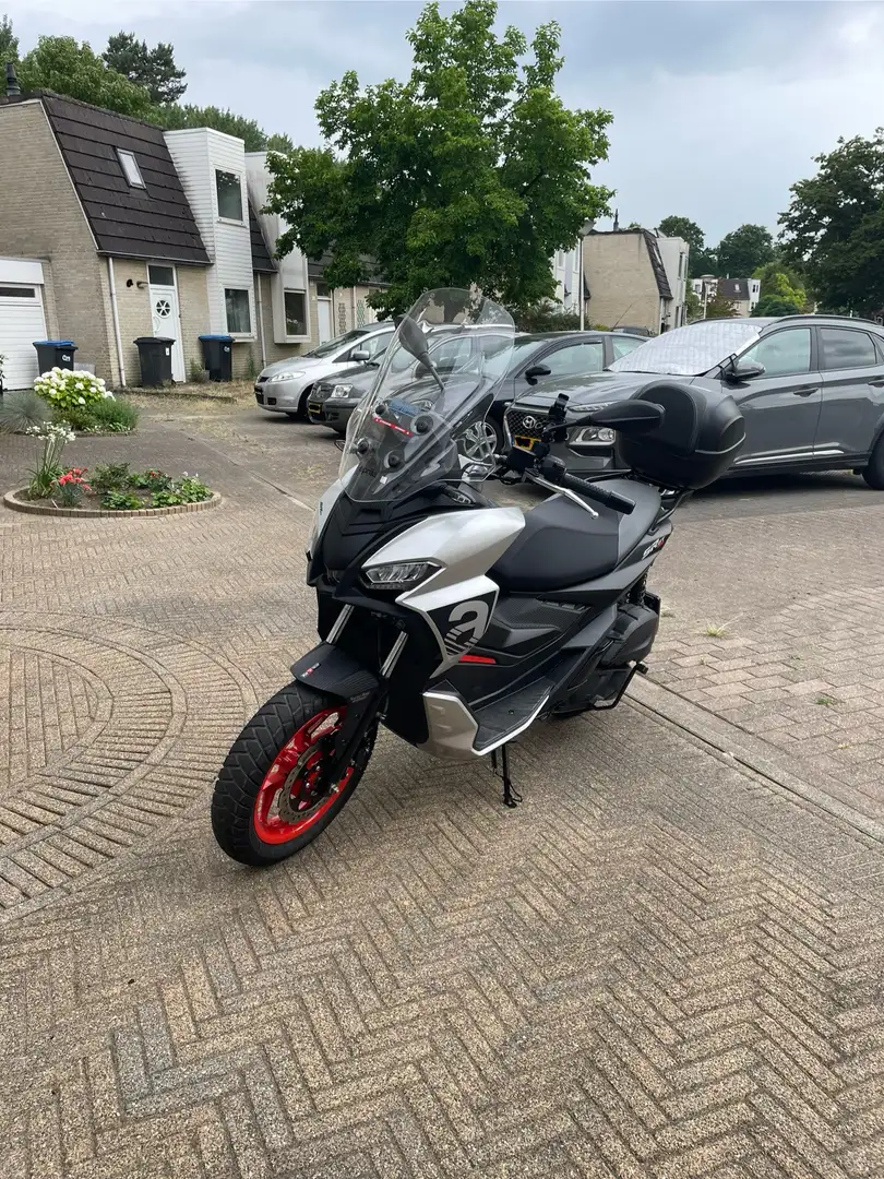 Aprilia SR GT 200 - 1