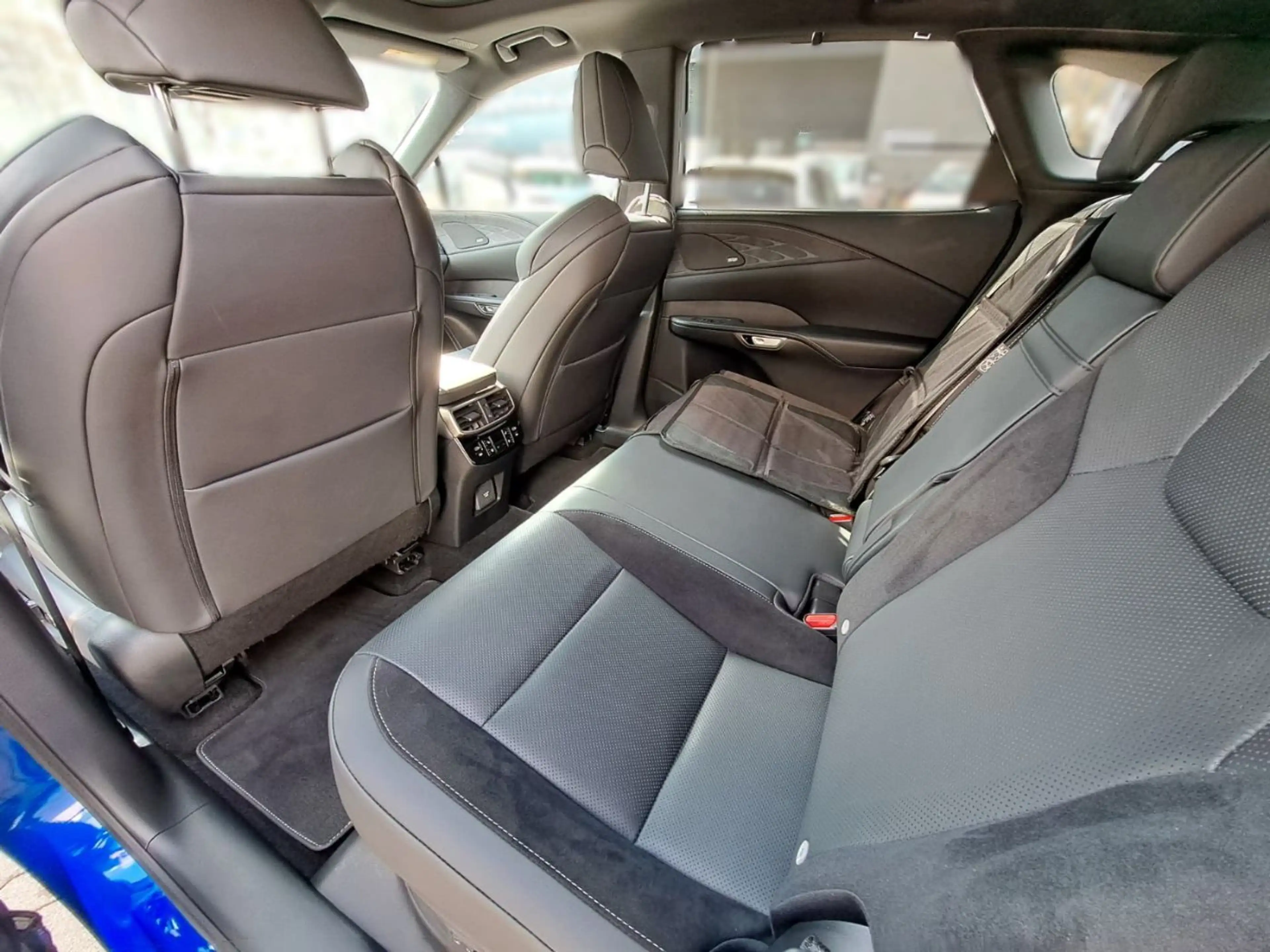 Lexus RX 500h F-Sport Performance *Mark Leivinson Panorama* — photo 10