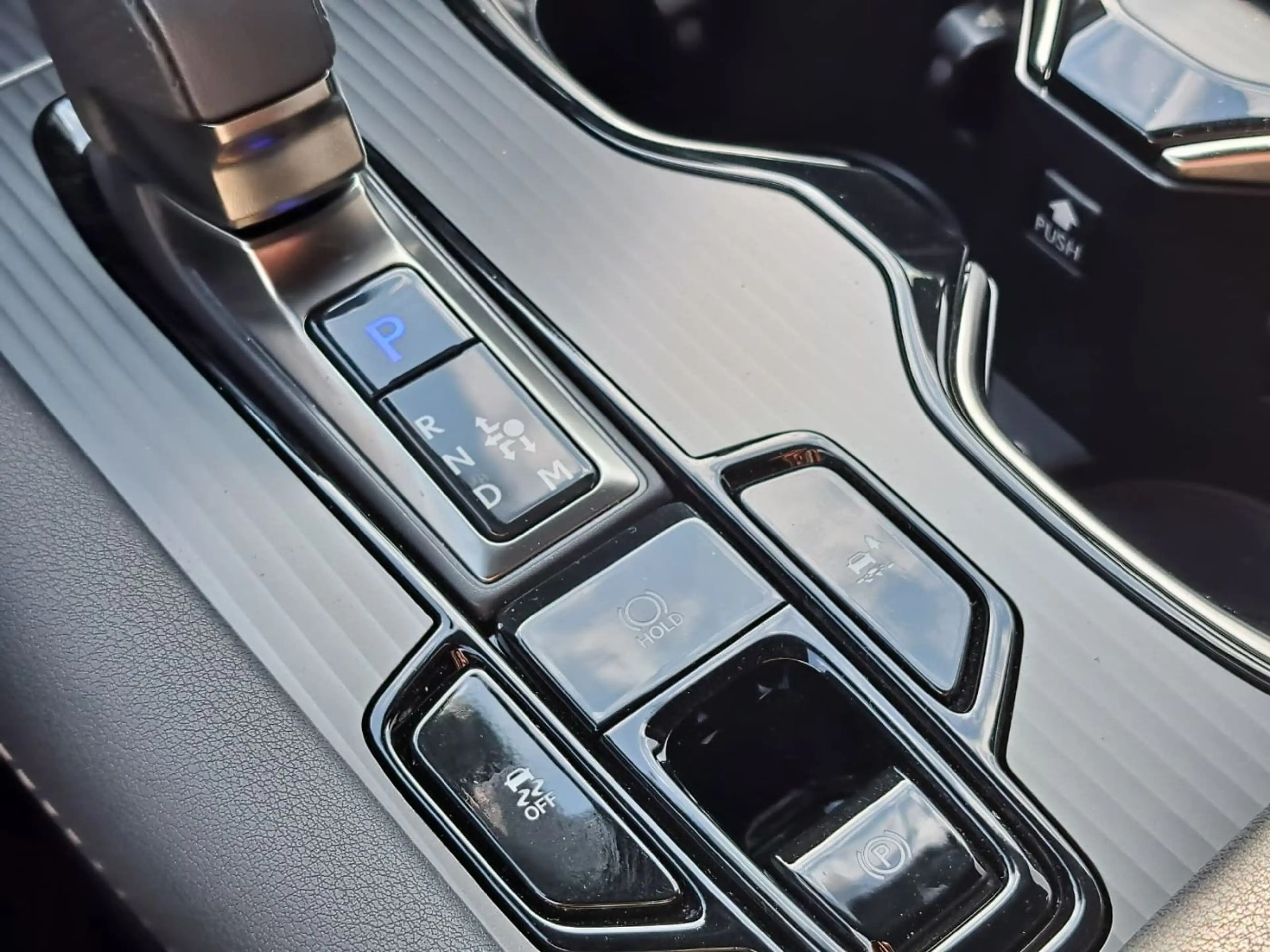 Lexus RX 500h F-Sport Performance *Mark Leivinson Panorama* — photo 19