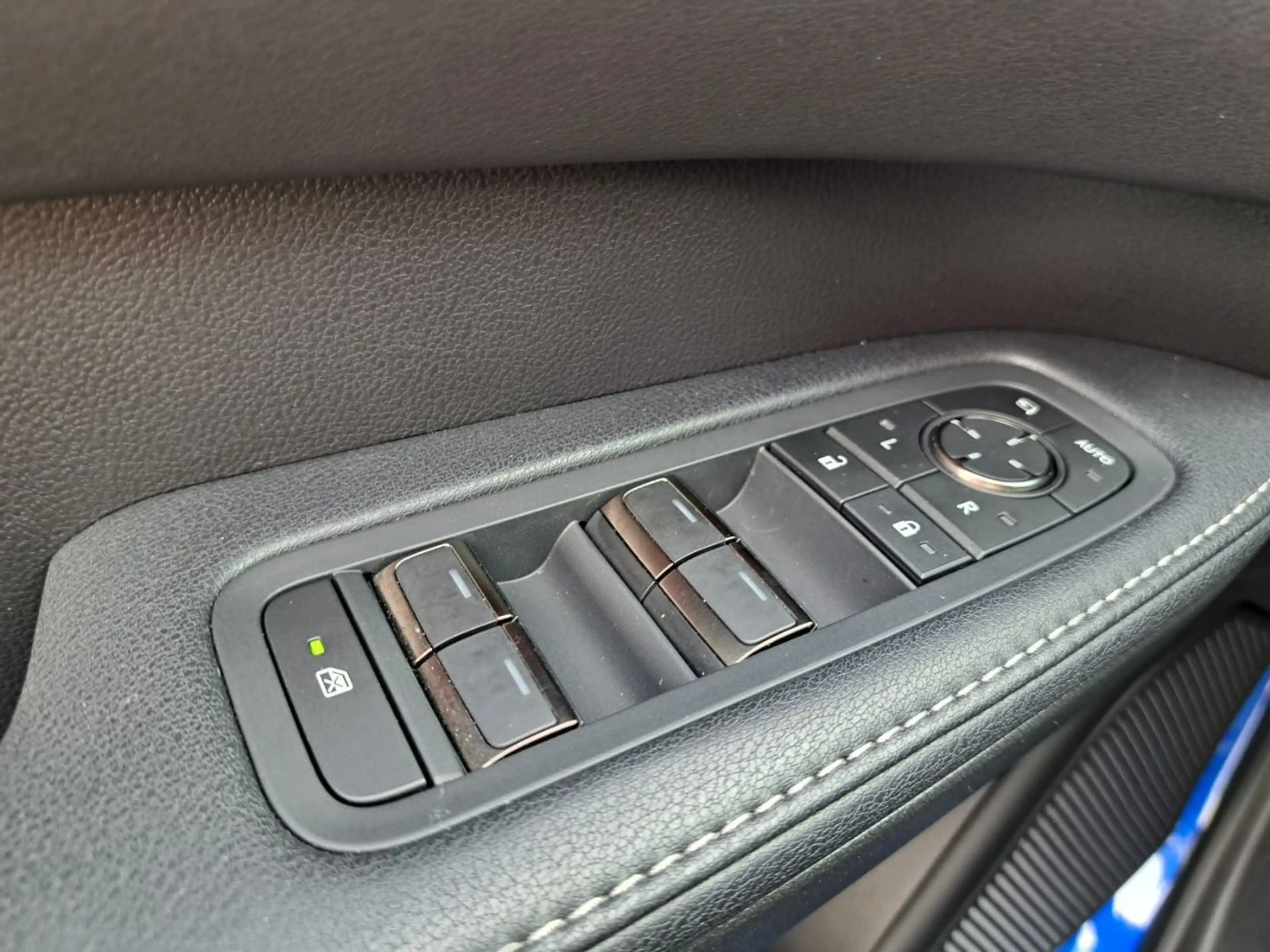 Lexus RX 500h F-Sport Performance *Mark Leivinson Panorama* — photo 20